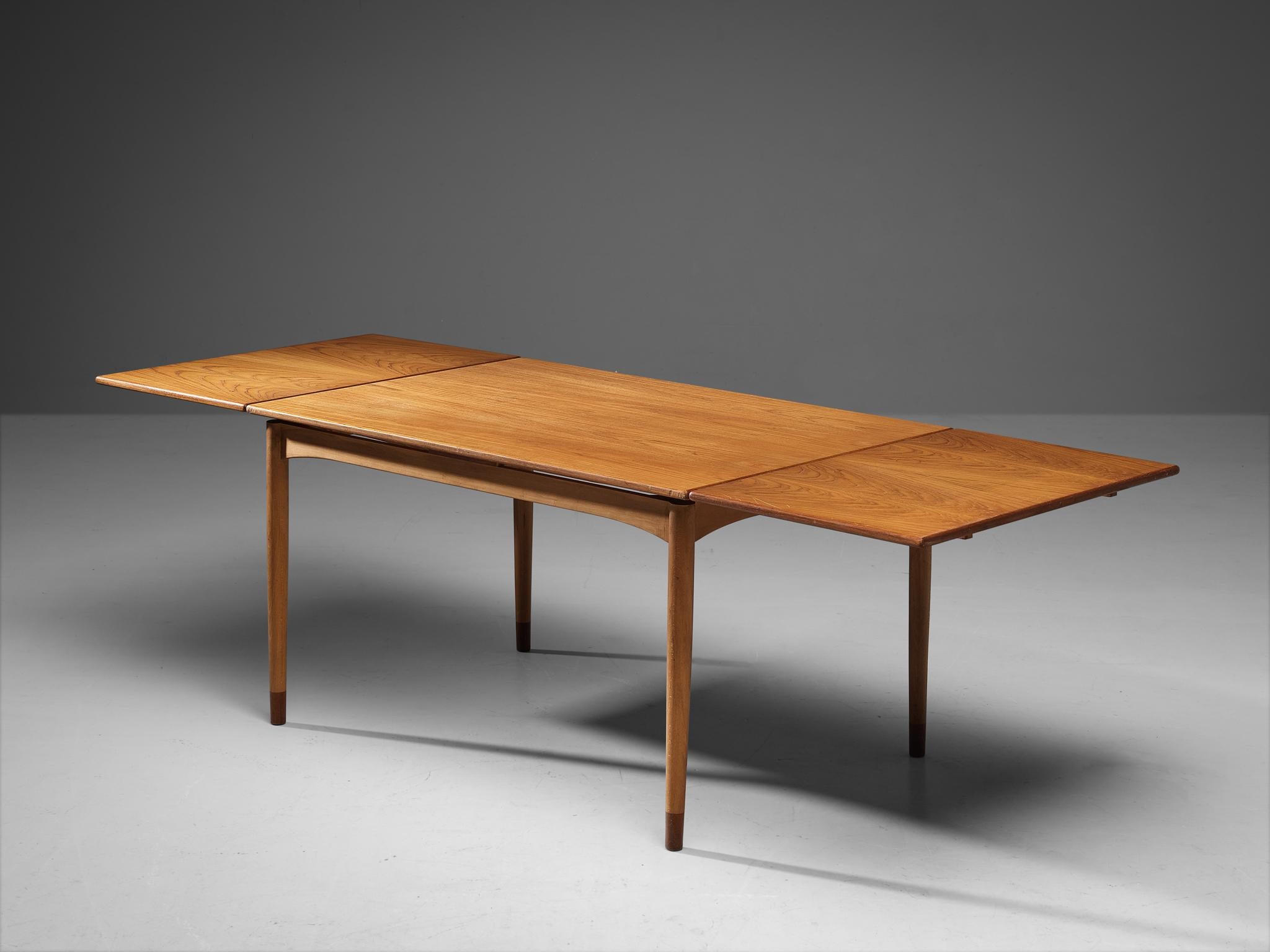 Danish Børge Mogensen for Søborg Møbelfabrik Extendable Dining Table in Teak For Sale