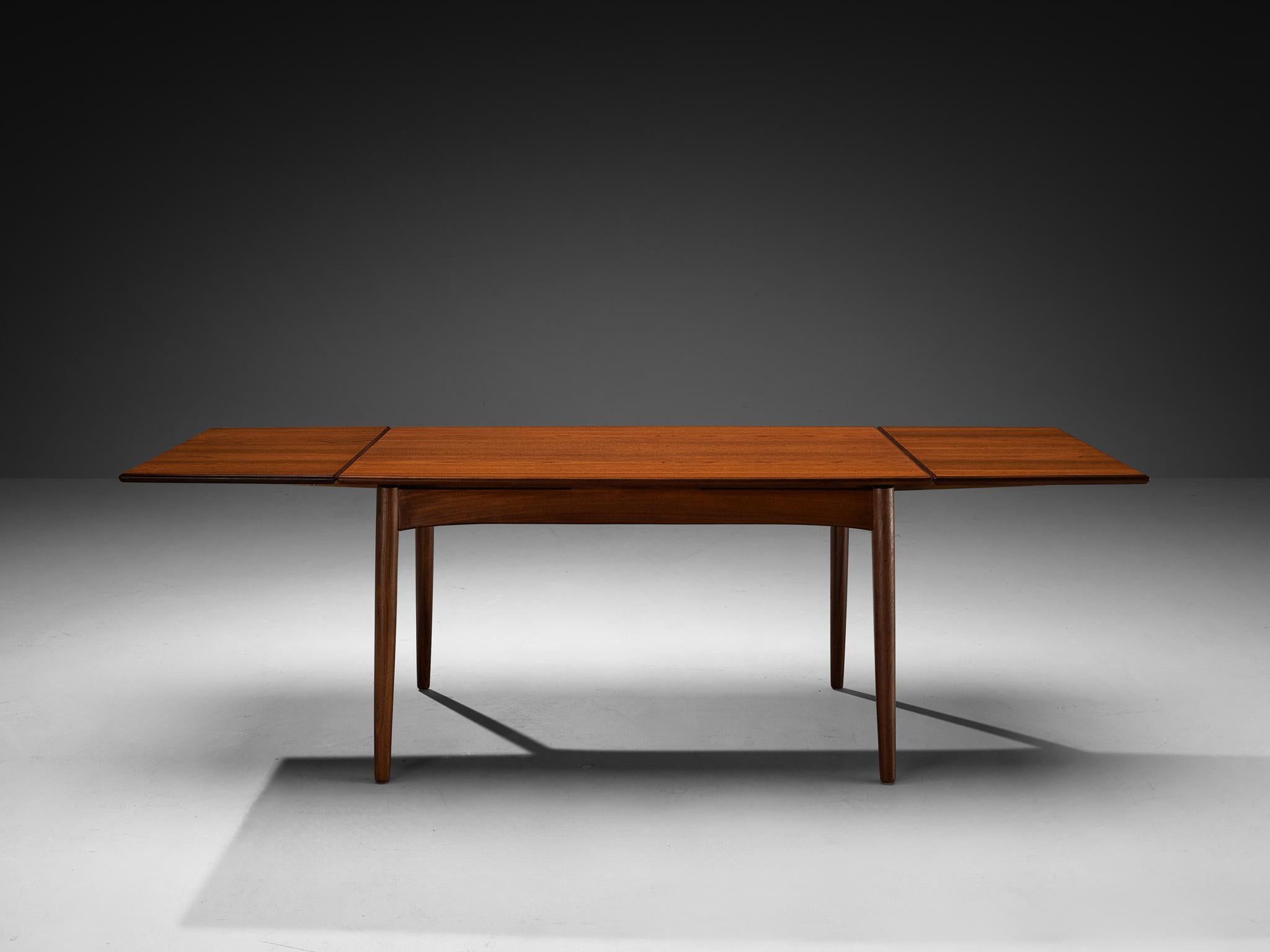 Danois Børge Mogensen pour Søborg Møbelfabrik Table à manger extensible en teck en vente