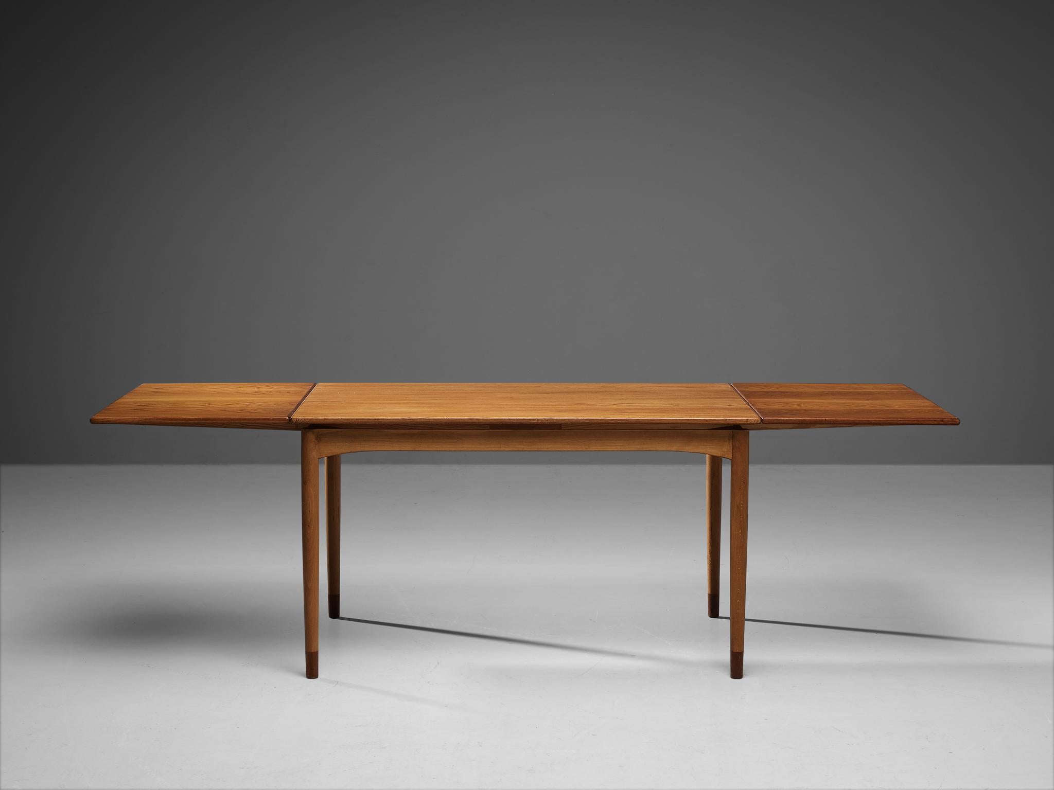 Mid-20th Century Børge Mogensen for Søborg Møbelfabrik Extendable Dining Table in Teak For Sale