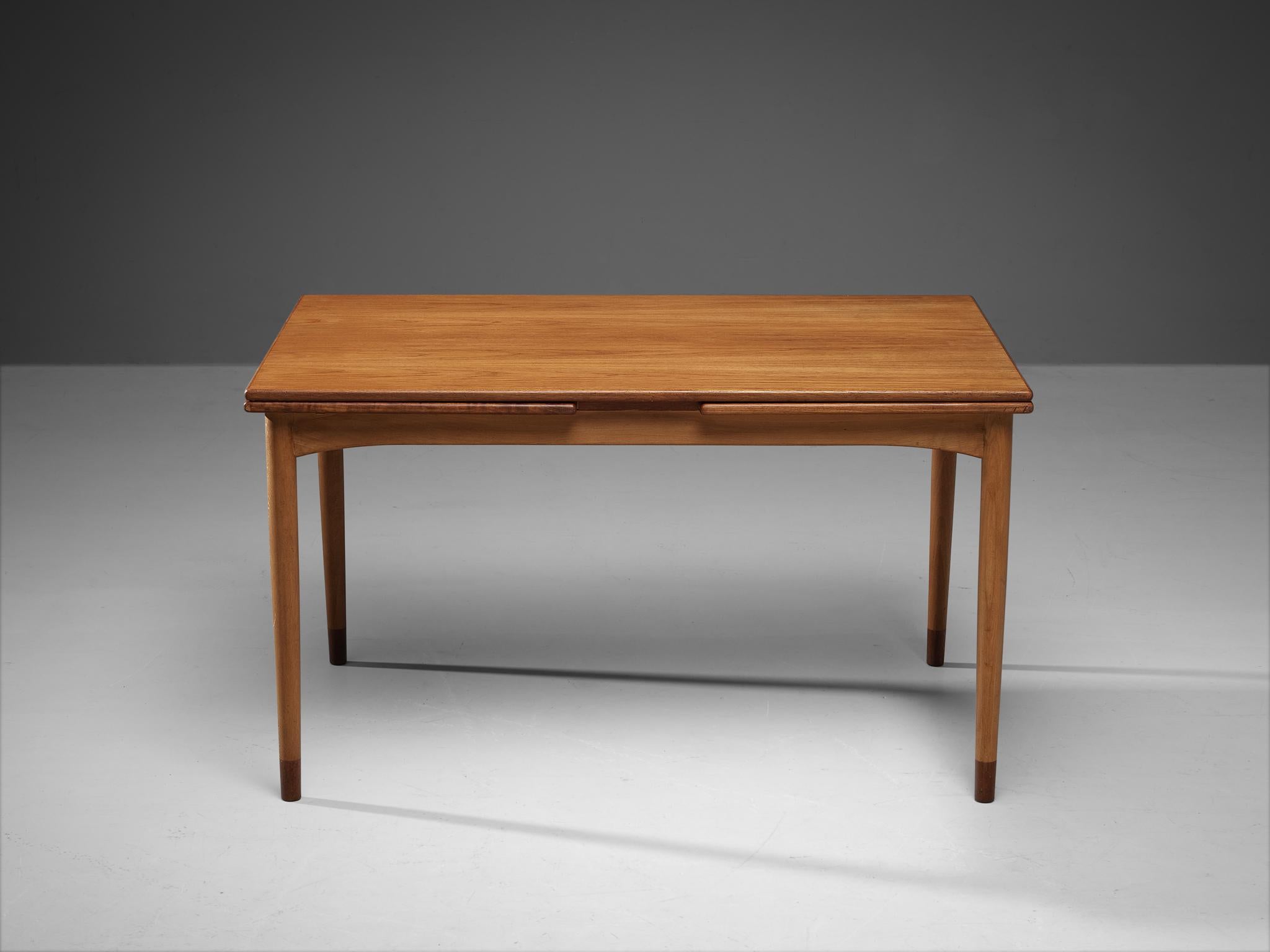 Børge Mogensen for Søborg Møbelfabrik Extendable Dining Table in Teak For Sale 3