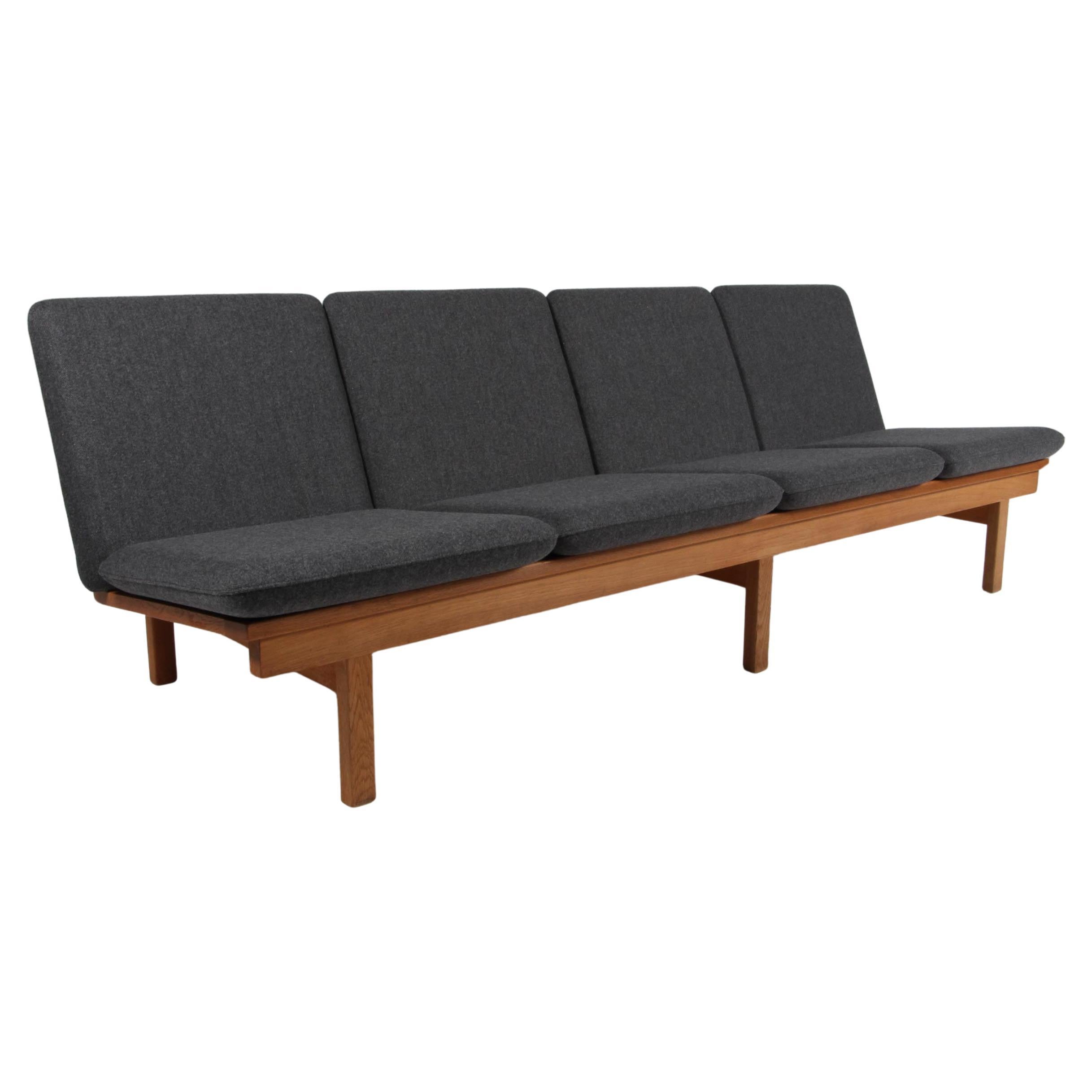 Børge Mogensen viersitziges Sofa Modell 2219, Eiche und Wolle. Dänemark 1960er Jahre