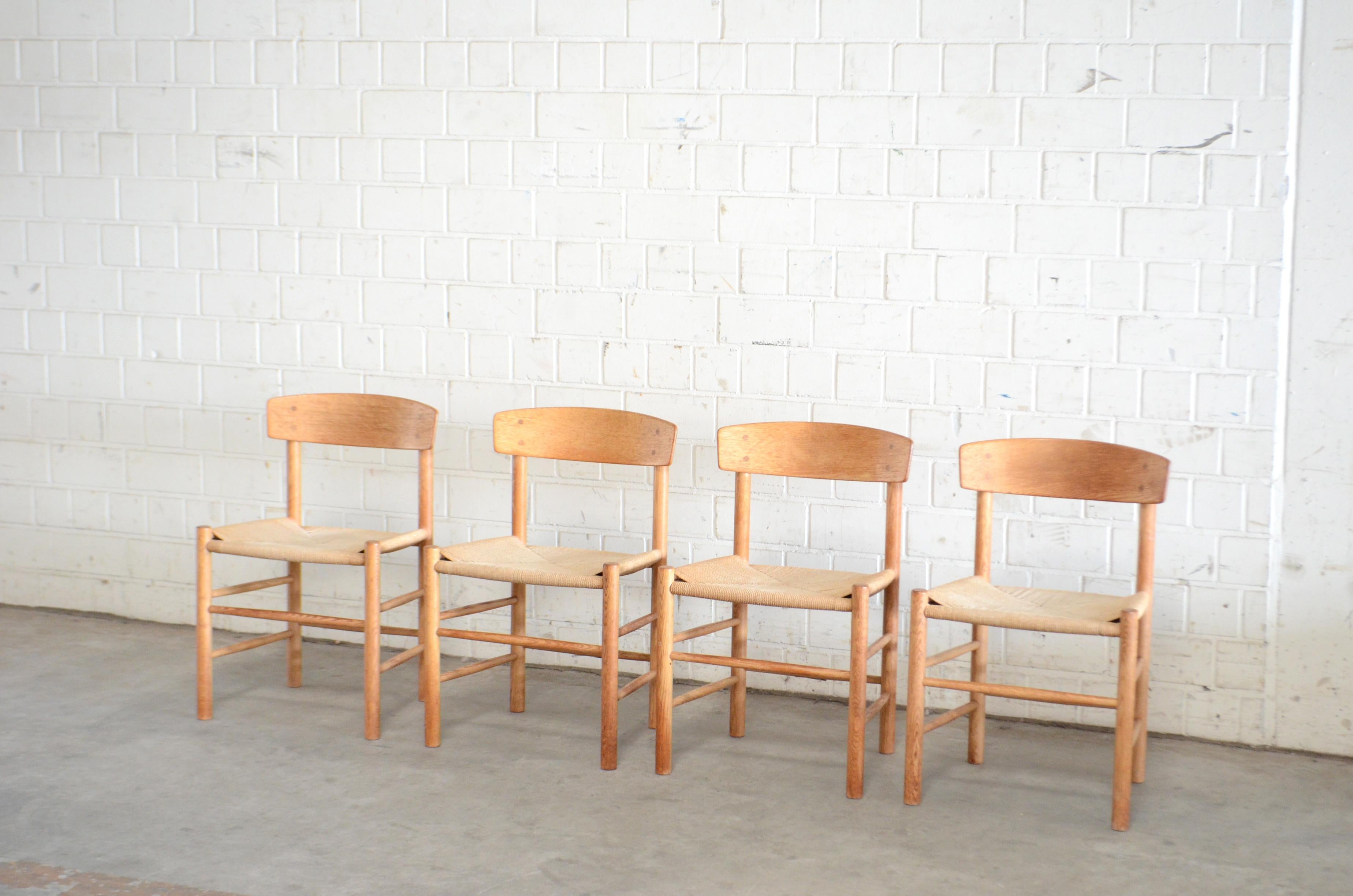 This set of four J39 chairs was designed by Borge Mogensen and produced by FDB Mobler since 1947.
These chairs are old and the first production from FDB Mobler. The design was inspired by the American Shaker furniture.
It´s made of lacquered oak