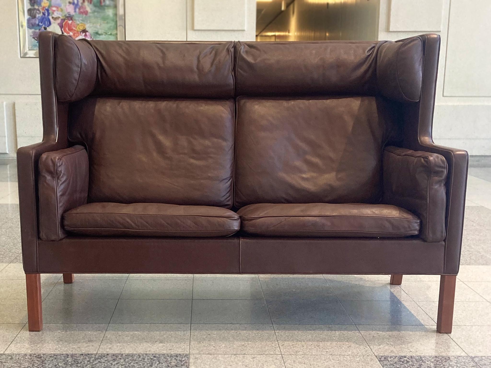 Børge Mogensen Leather Coupé Sofa Model 2192 In Good Condition For Sale In New York, NY