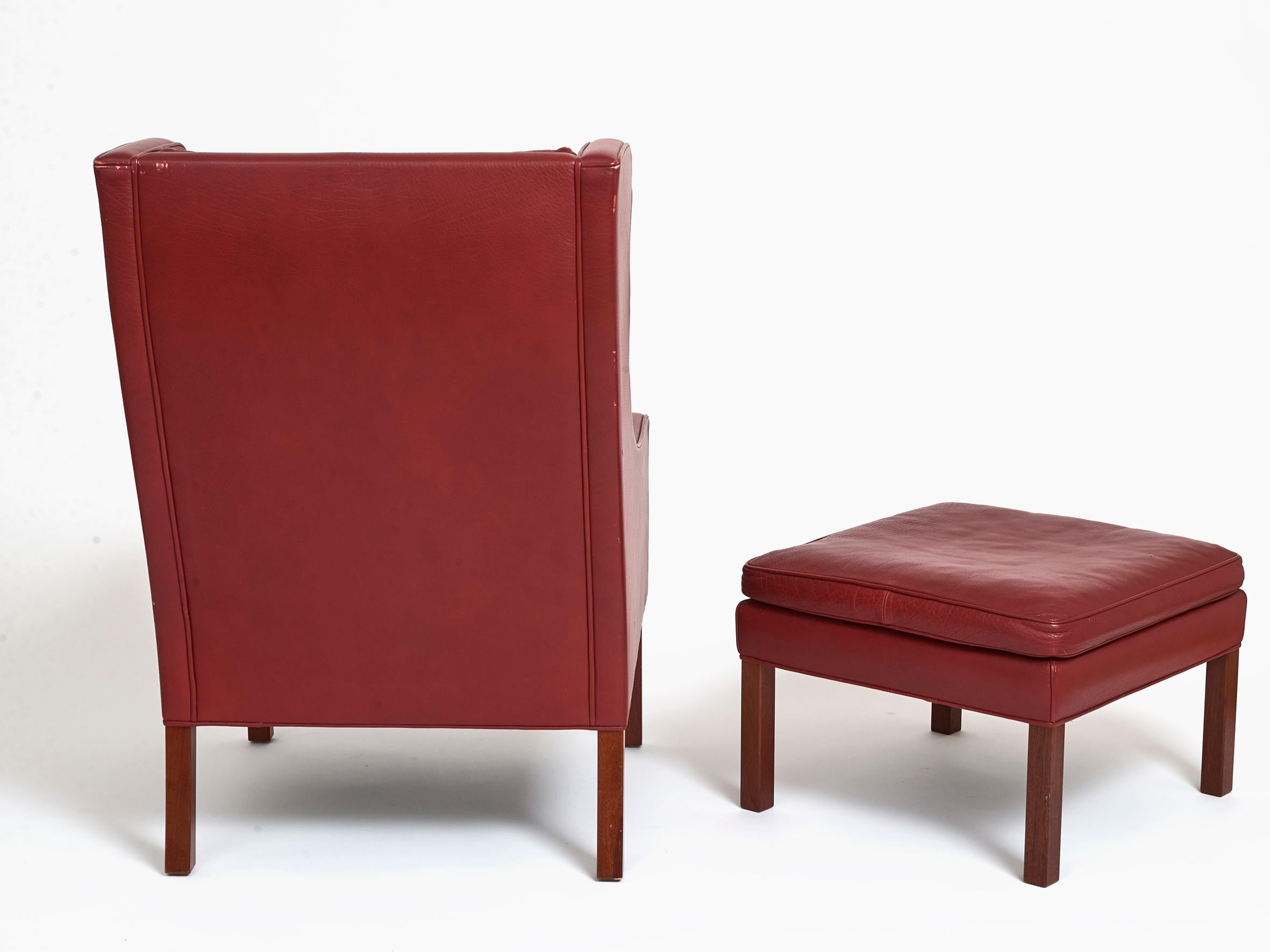 Børge Mogensen Lounge Chair 2204 and Footstool 2202 In Good Condition In New York, NY
