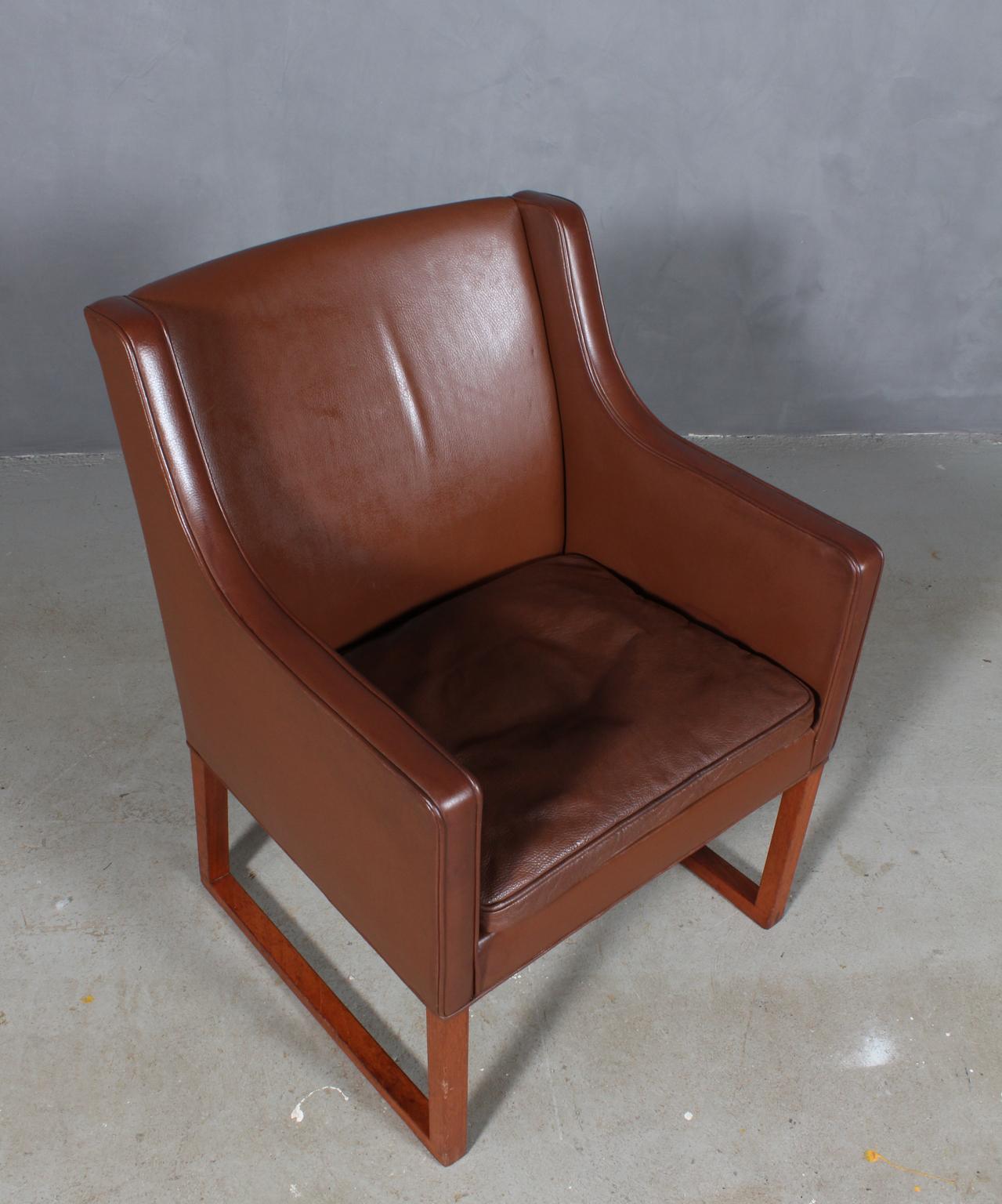 Børge Mogensen lounge chair original upholstered with brown leather.

Legs of mahogany.

Model 3246, made by Fredericia Furniture.