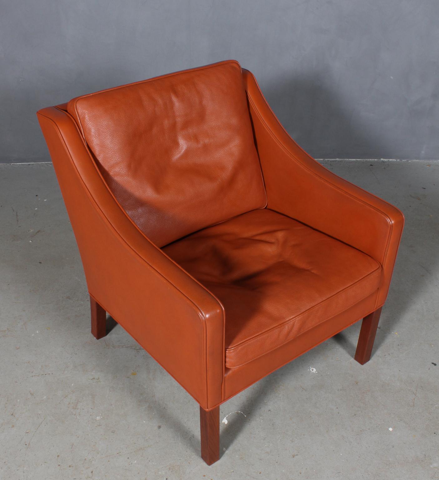 Børge Mogensen lounge chair with original leather upholstery.

Legs of teak.

Model 2207, made by Fredericia furniture.