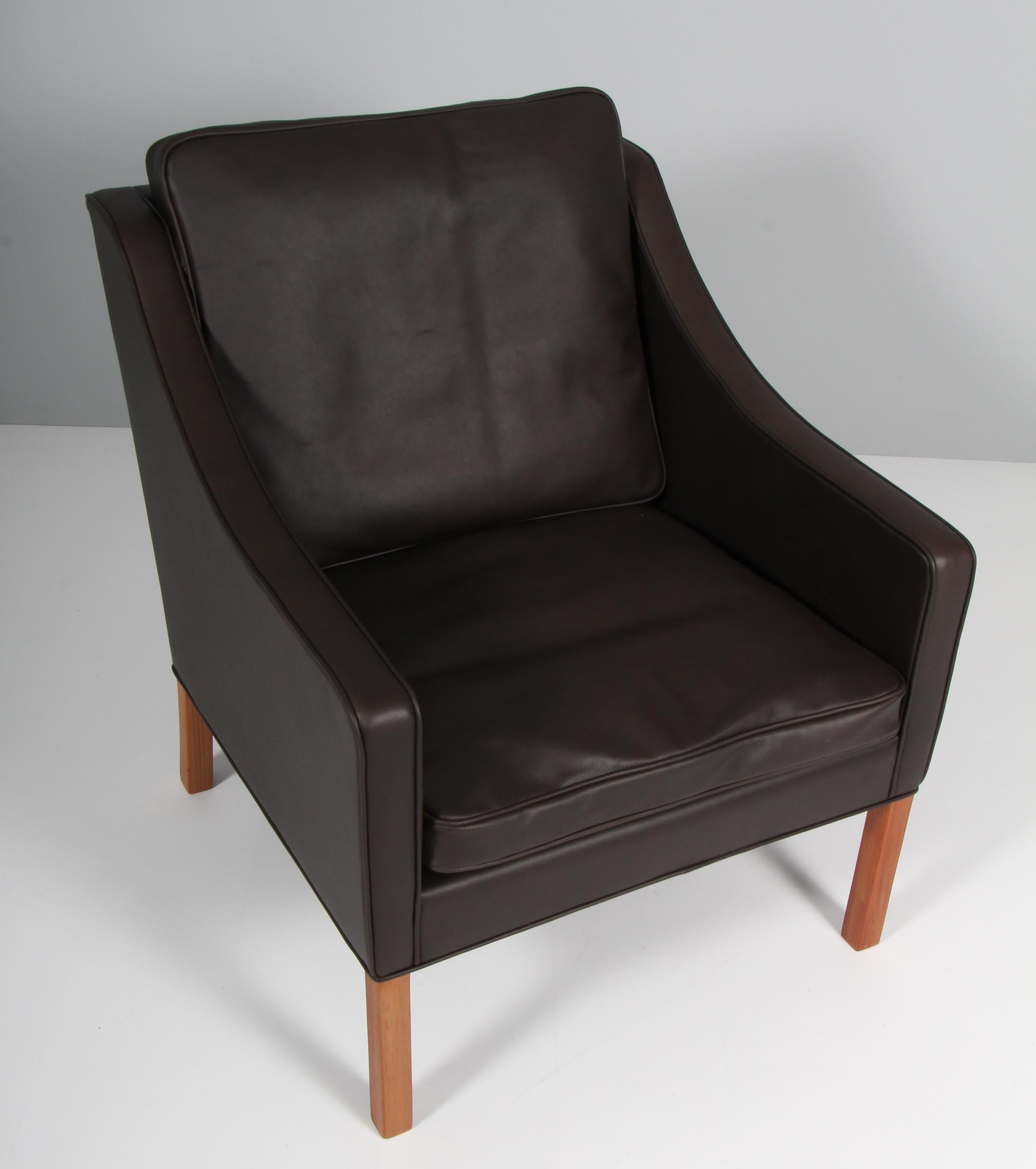 Børge Mogensen lounge chair new upholstered with mokka elegance aniline leather.

Legs of teak.

Model 2207, made by Fredericia furniture.