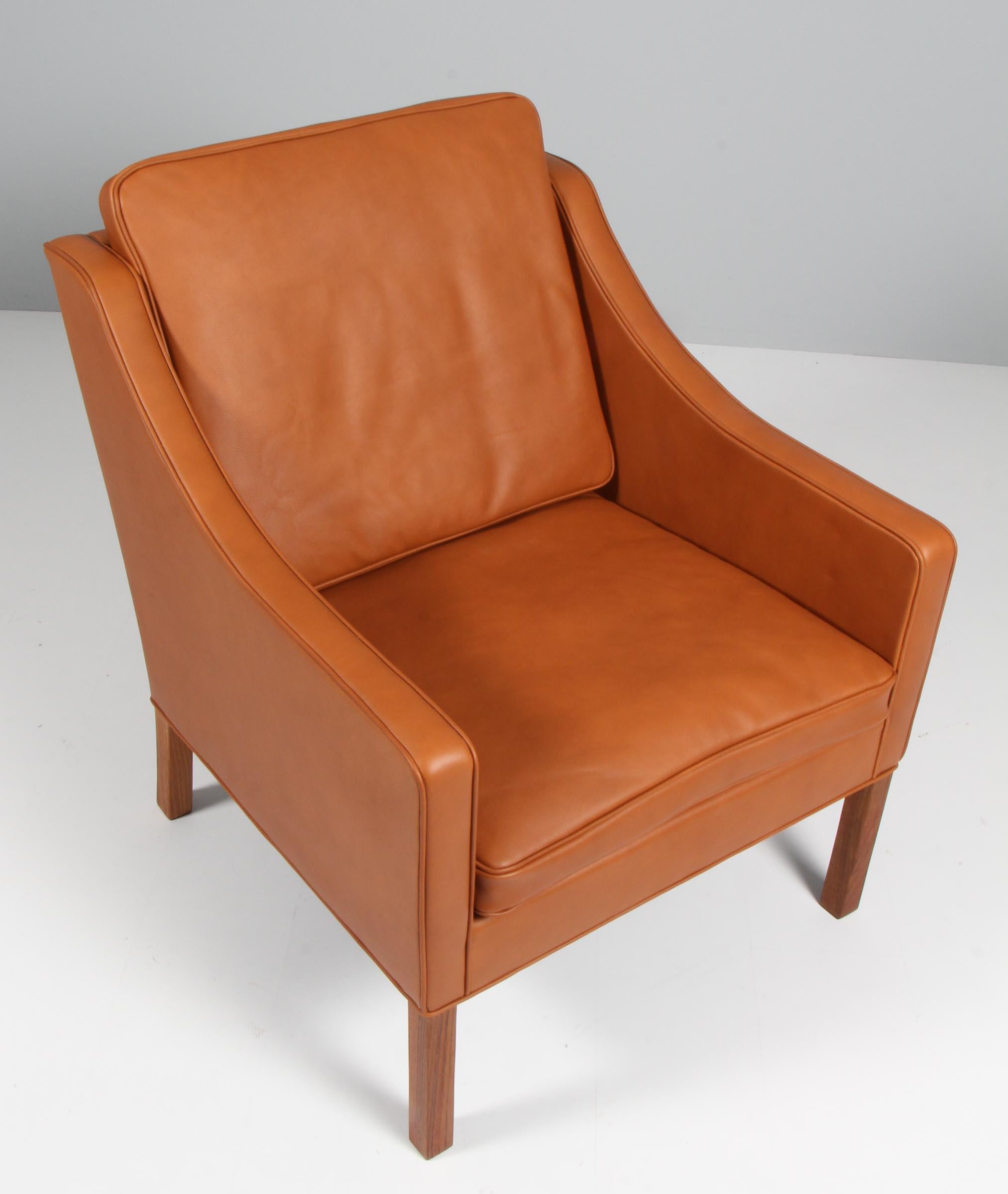 Børge Mogensen Sessel neu gepolstert mit Walnuss Elegance Anilinleder.

Beine aus Teakholz.

Modell 2207, hergestellt von Fredericia furniture.