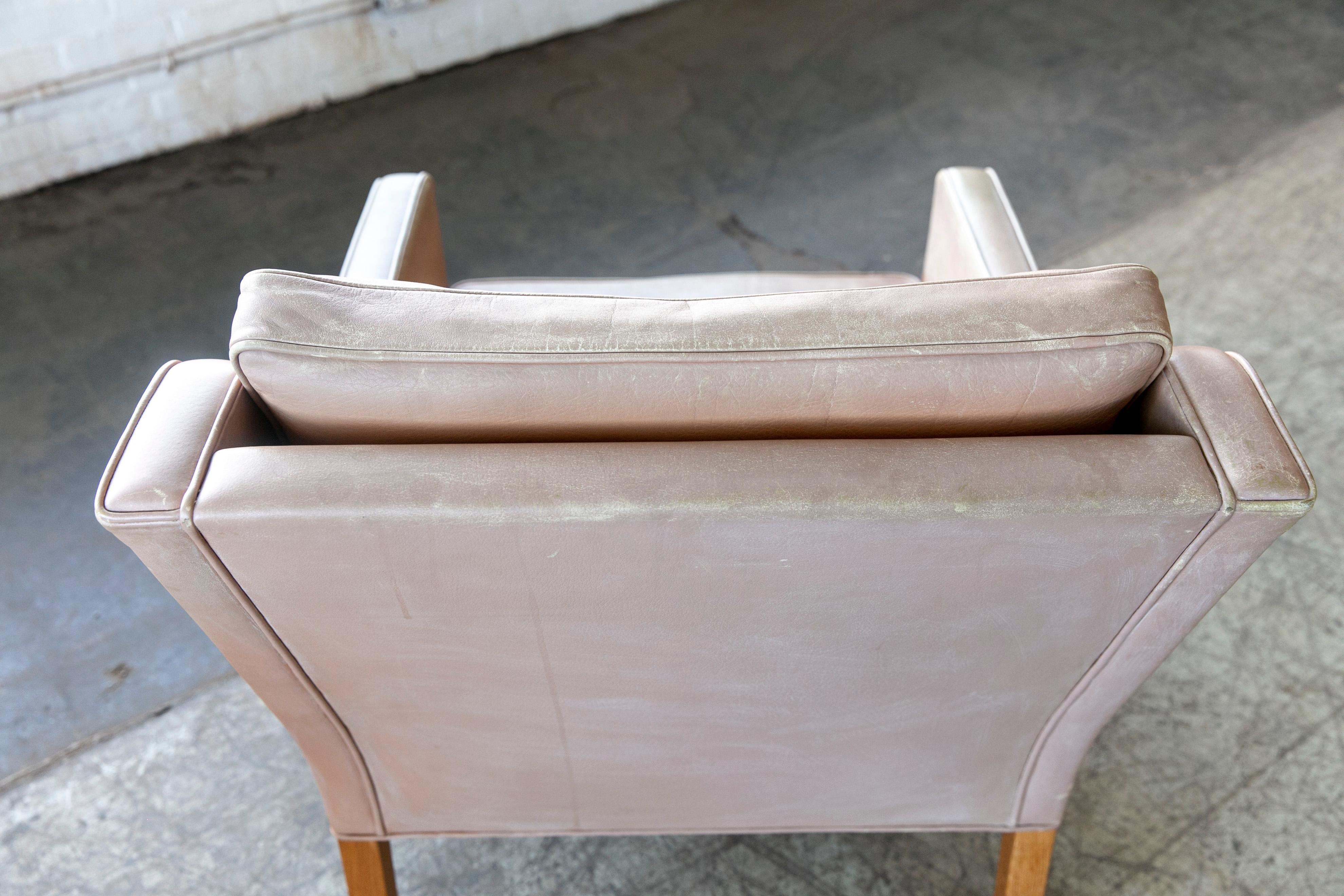 Børge Mogensen Lounge Chair Model 2207 in Down Filled Beige Aniline Leather 4