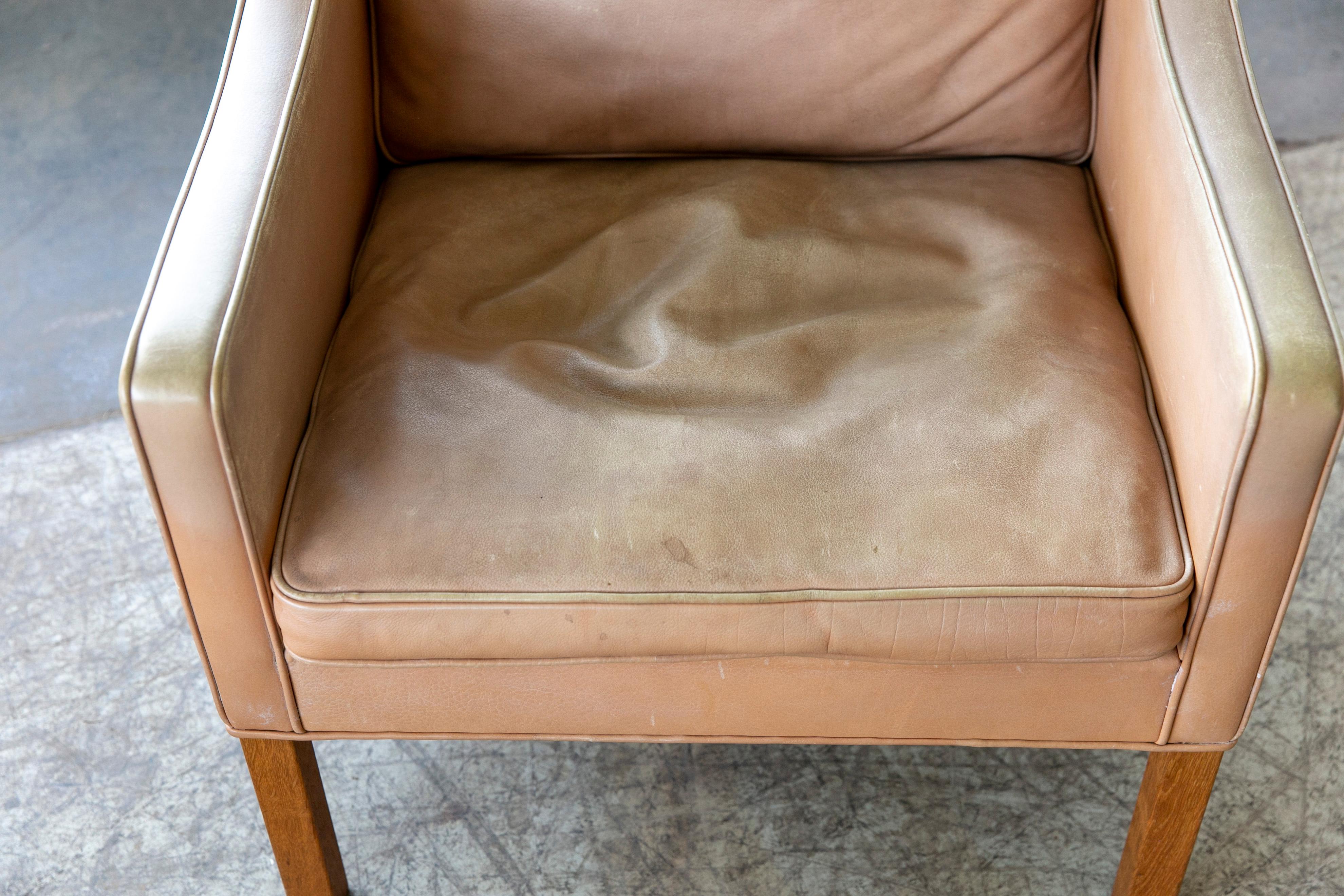 Mid-20th Century Børge Mogensen Lounge Chair Model 2207 in Down Filled Beige Aniline Leather