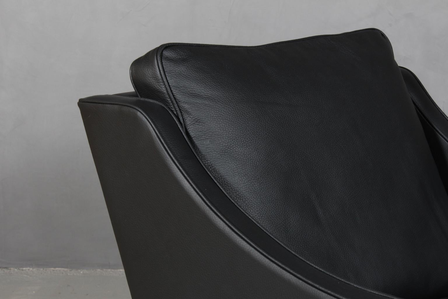 Børge Mogensen Lounge Chair, Model 2207, New black leather upholstery In Excellent Condition In Esbjerg, DK