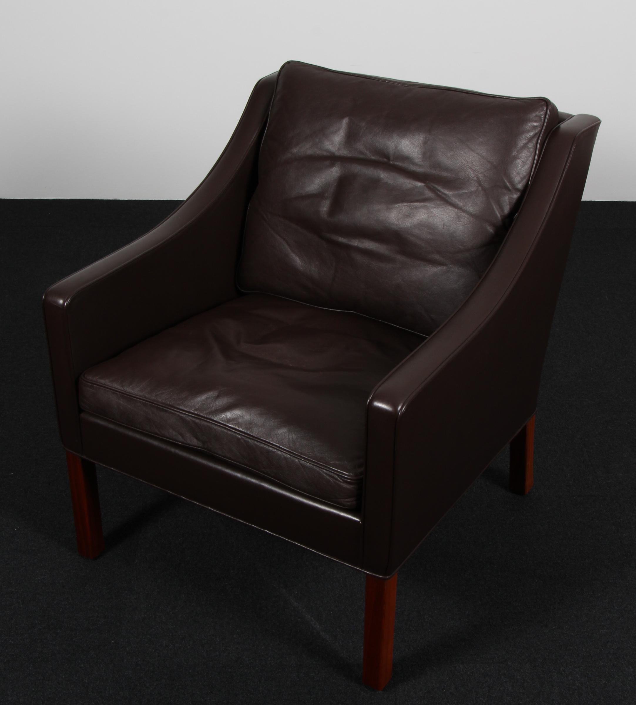 Børge Mogensen lounge chair original upholstered with black leather.

Legs of mahogany.

Model 2207, made by Fredericia furniture.

Matching three seat sofa available