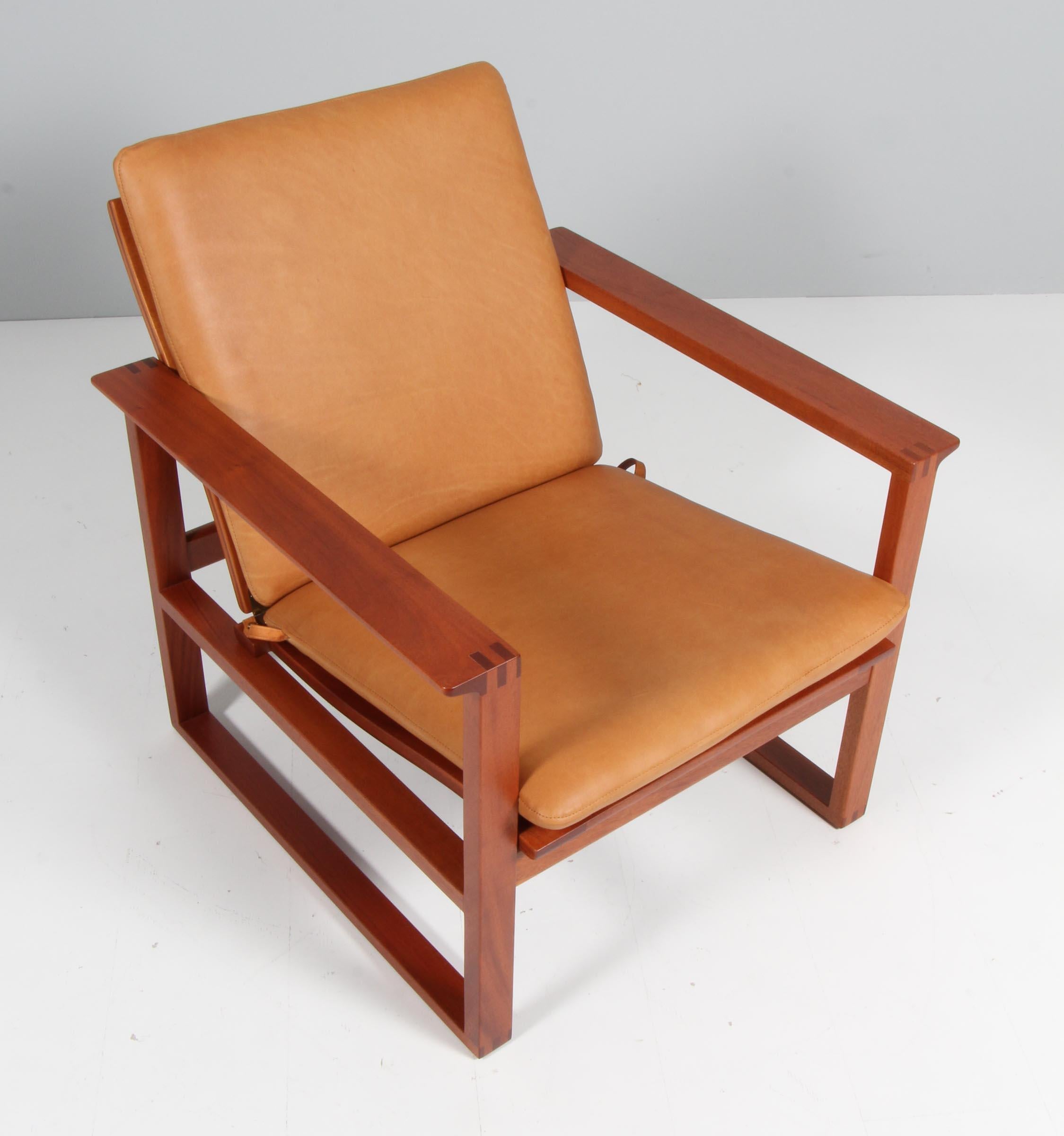 Børge Mogensen lounge chair new upholstered with vintage tan aniline leather.

Frame of mahogany.

Model 2256, made by Fredericia furniture.