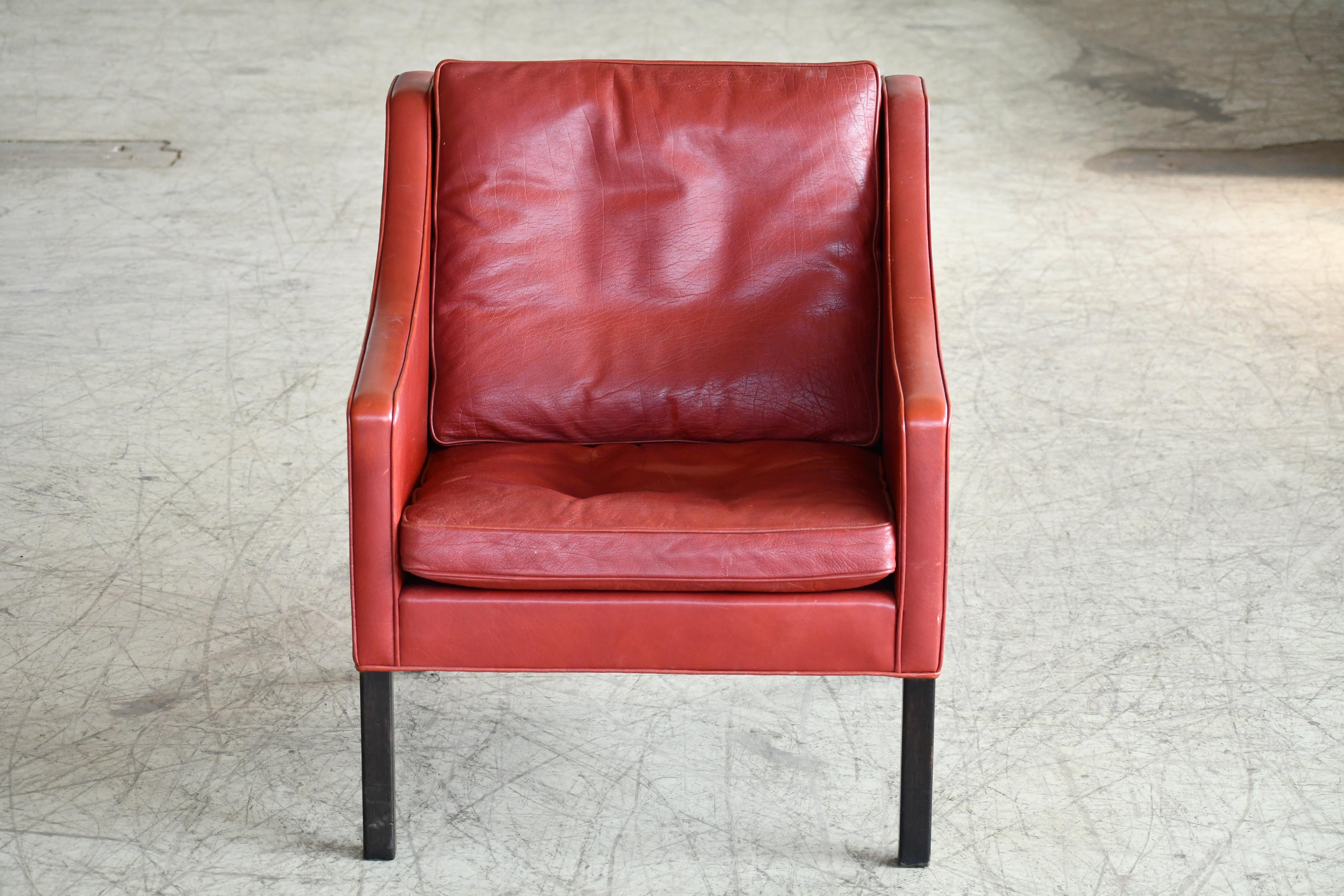 Børge Mogensen Lounge Chair Model 2421 in Down Filled Red Leather In Good Condition In Bridgeport, CT