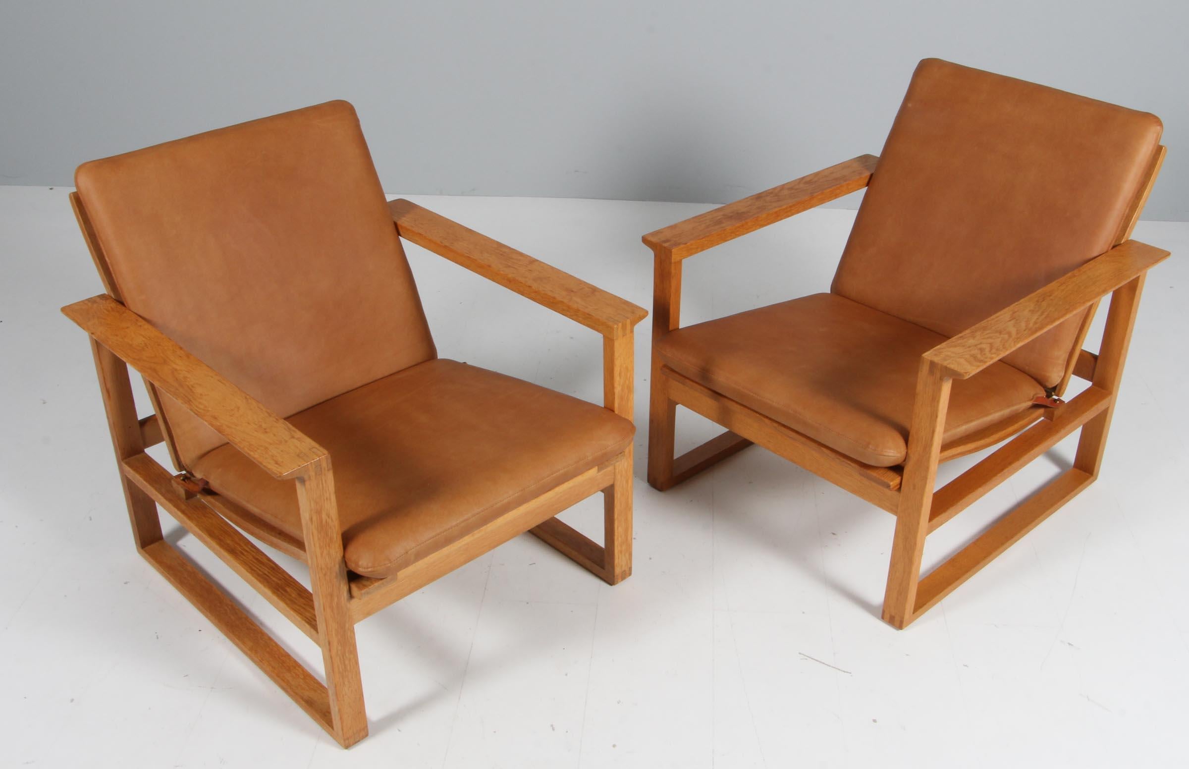 Børge Mogensen lounge chairs new upholstered with vintage aniline leather.

Frame of oak.

Model 2256, made by Fredericia furniture.