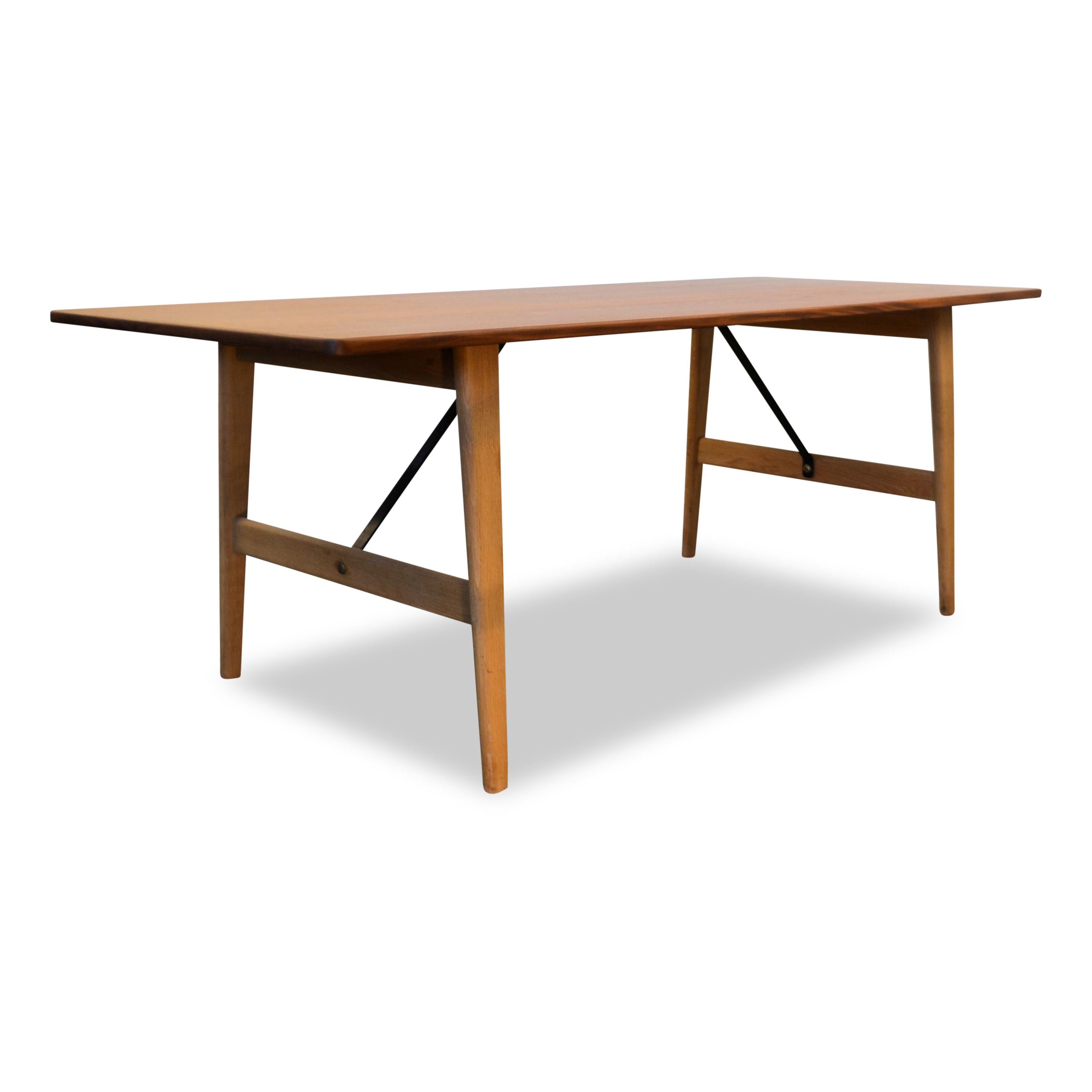 Børge Mogensen Low Dining Table, Model 281 In Excellent Condition In Panningen, NL