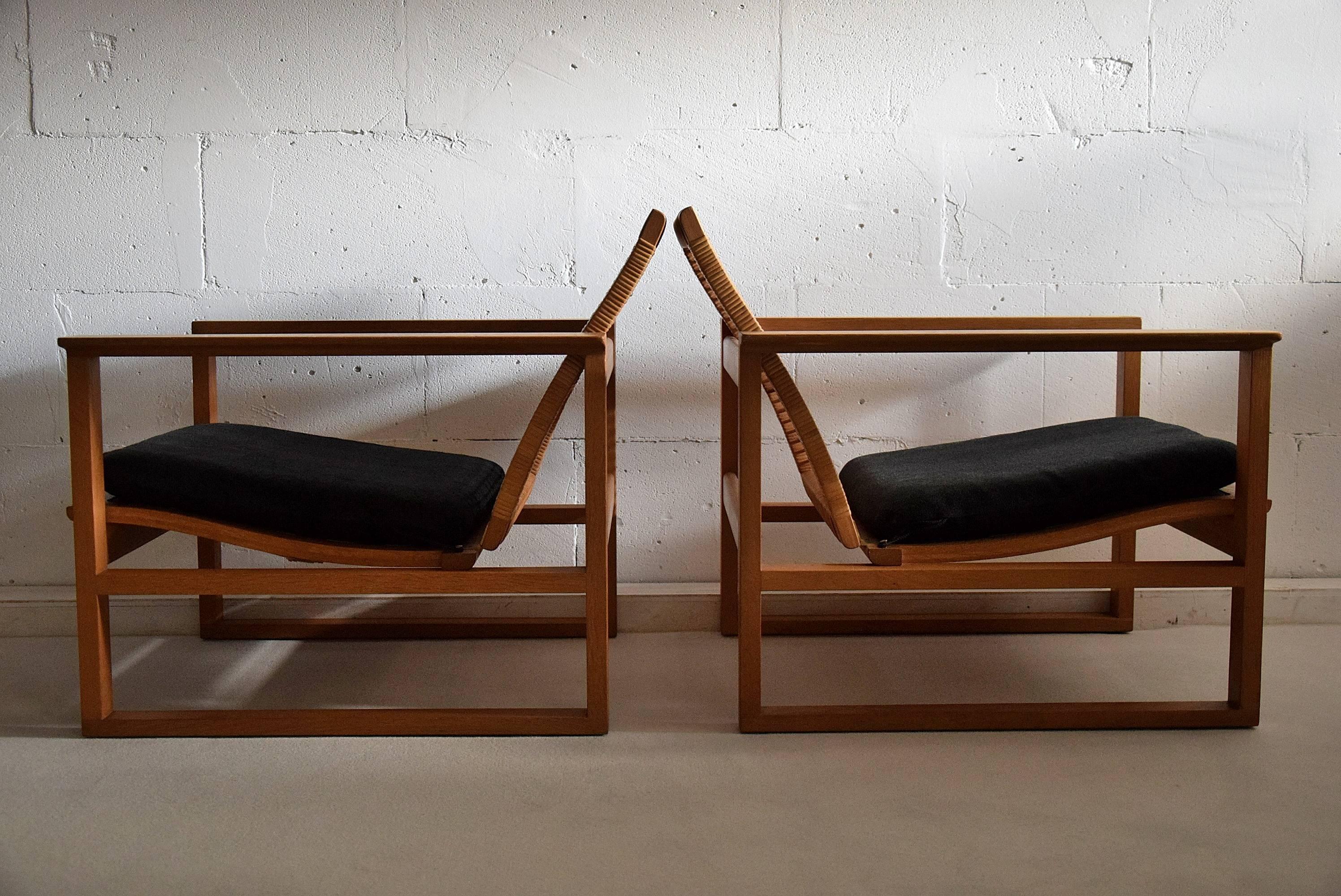 Børge Mogensen Mid-Century Modern Pair of Oak and Cane Lounge Chairs 1
