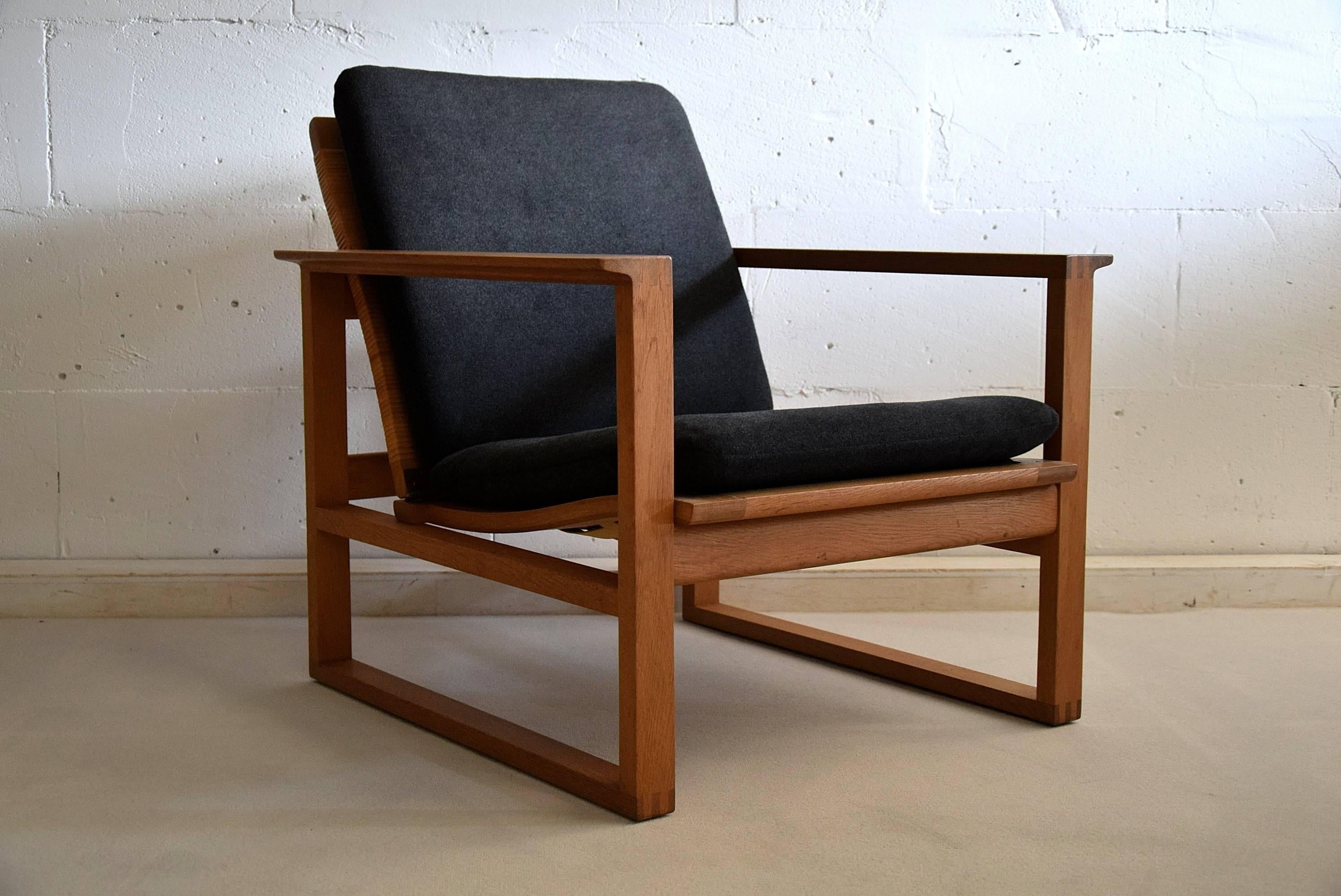 Børge Mogensen Mid-Century Modern Pair of Oak and Cane Lounge Chairs 2