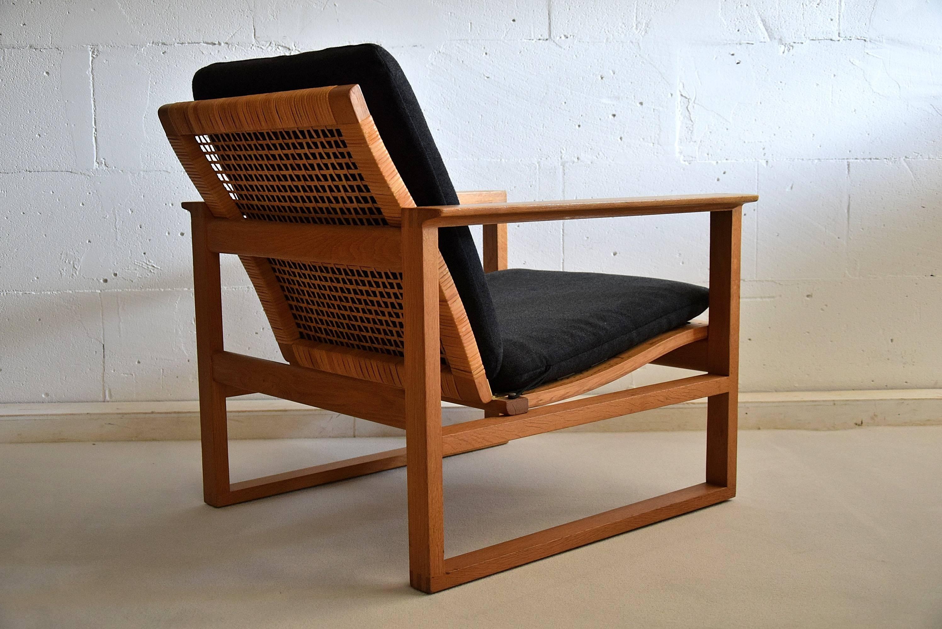 Børge Mogensen Mid-Century Modern Pair of Oak and Cane Lounge Chairs 3