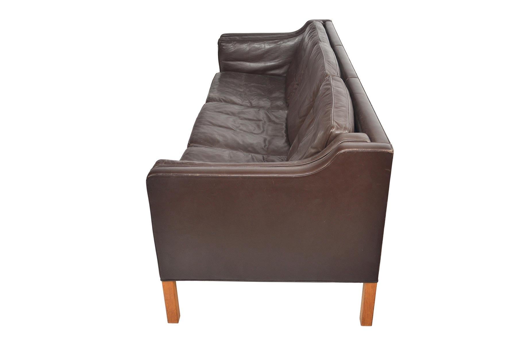 Scandinavian Modern Børge Mogensen Model 2213 Brown Leather Sofa