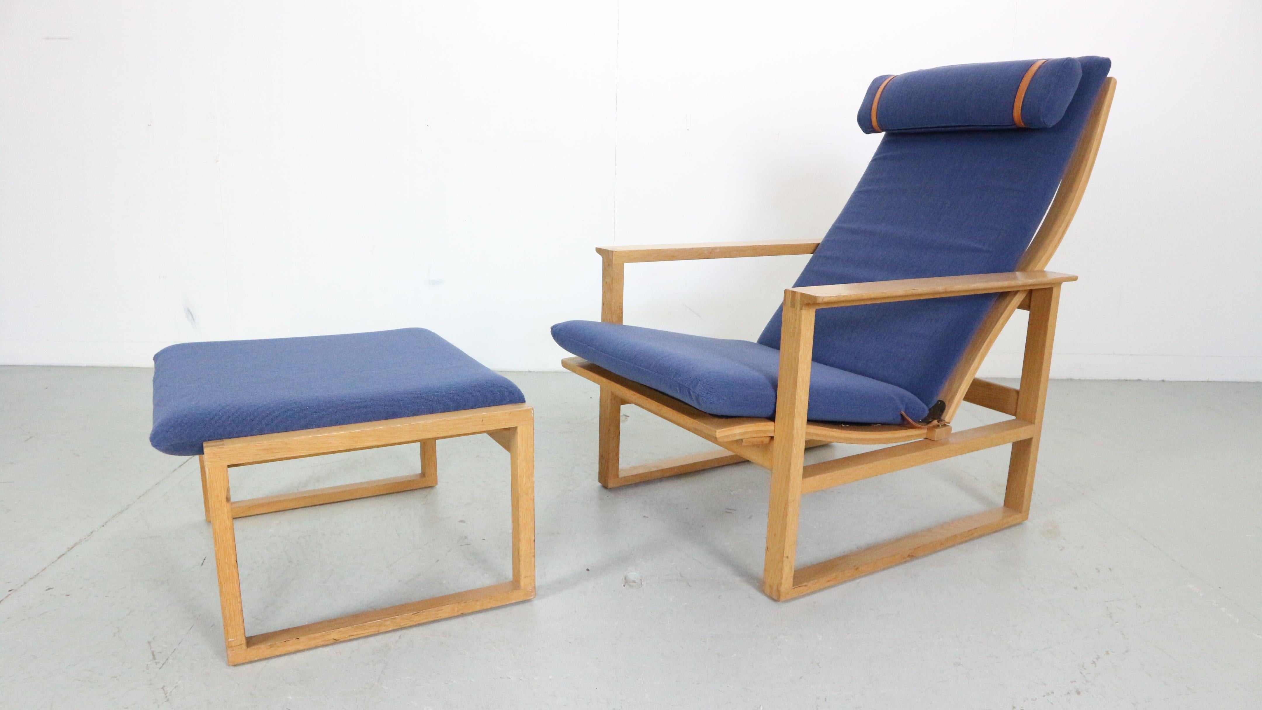 Danish lounge chair model 2254 and matching ottoman model 2248 designed by worldwide known and appreciated furniture designer Børge Mogensen for manufacturer Fredericia, 1950's Denmark.

Mogensen was one of the most important among a generation of