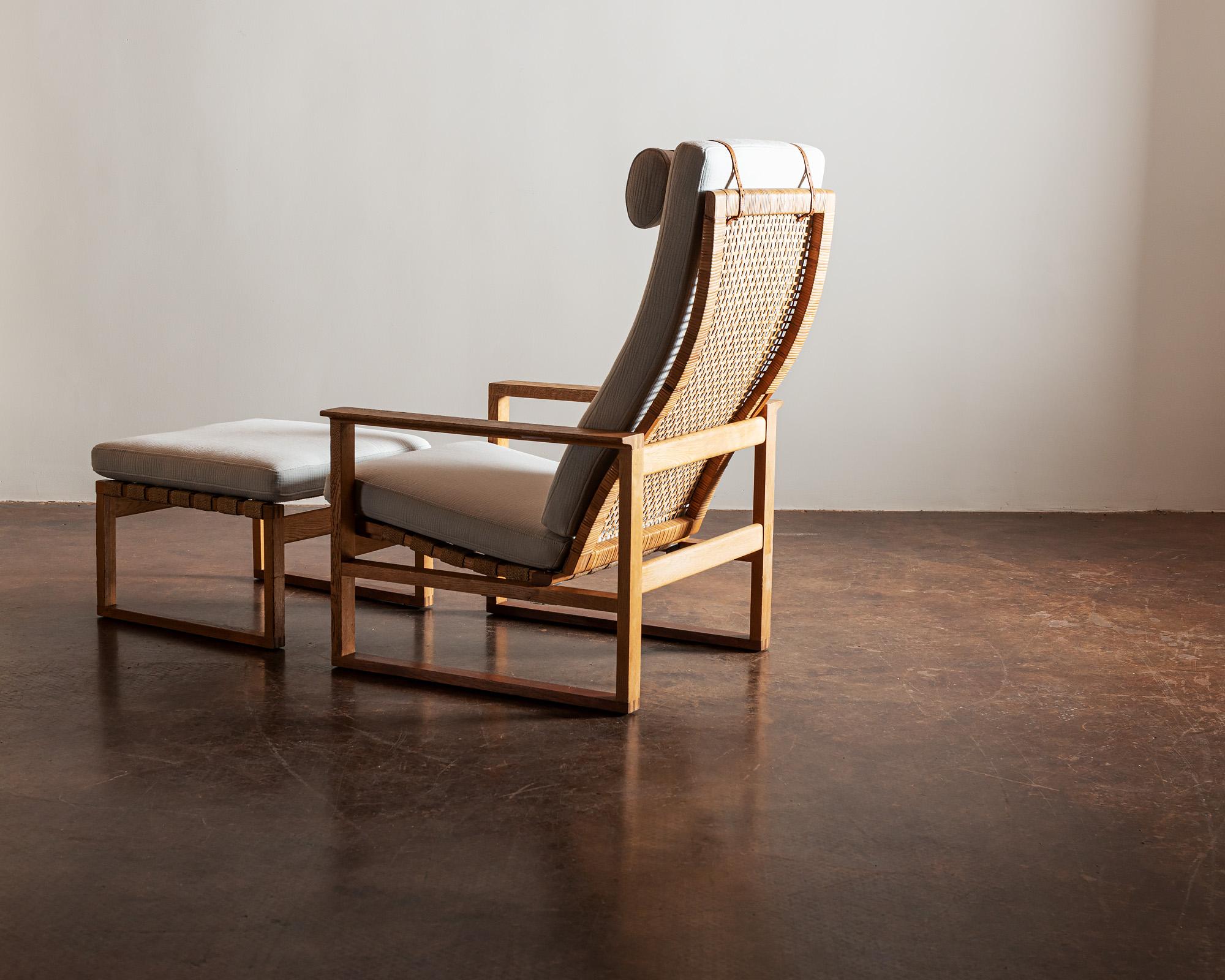 Mid-20th Century Børge Mogensen Model 2254 Lounge Chair with Ottoman, 1950s