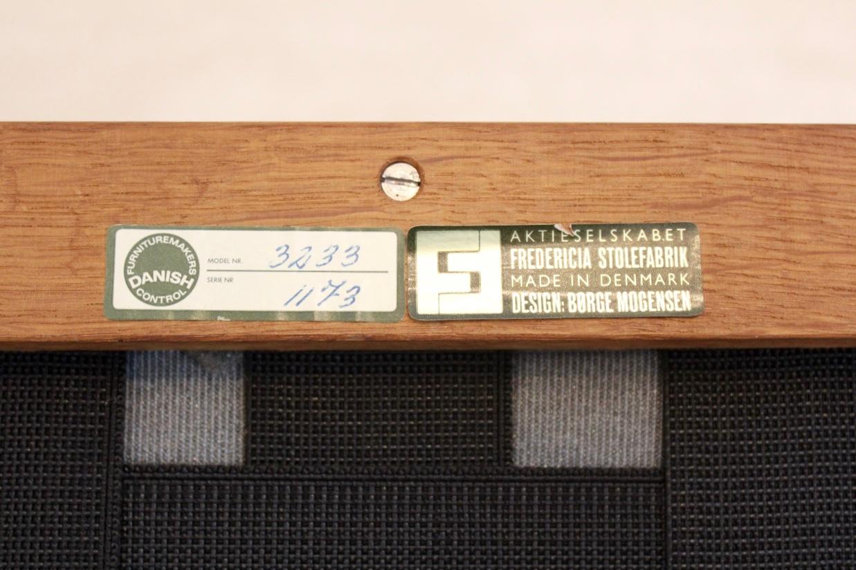 Børge Mogensen Modell 3233 Eichenholzsessel von Fredericia Stolefabric, Dänemark (Polster) im Angebot