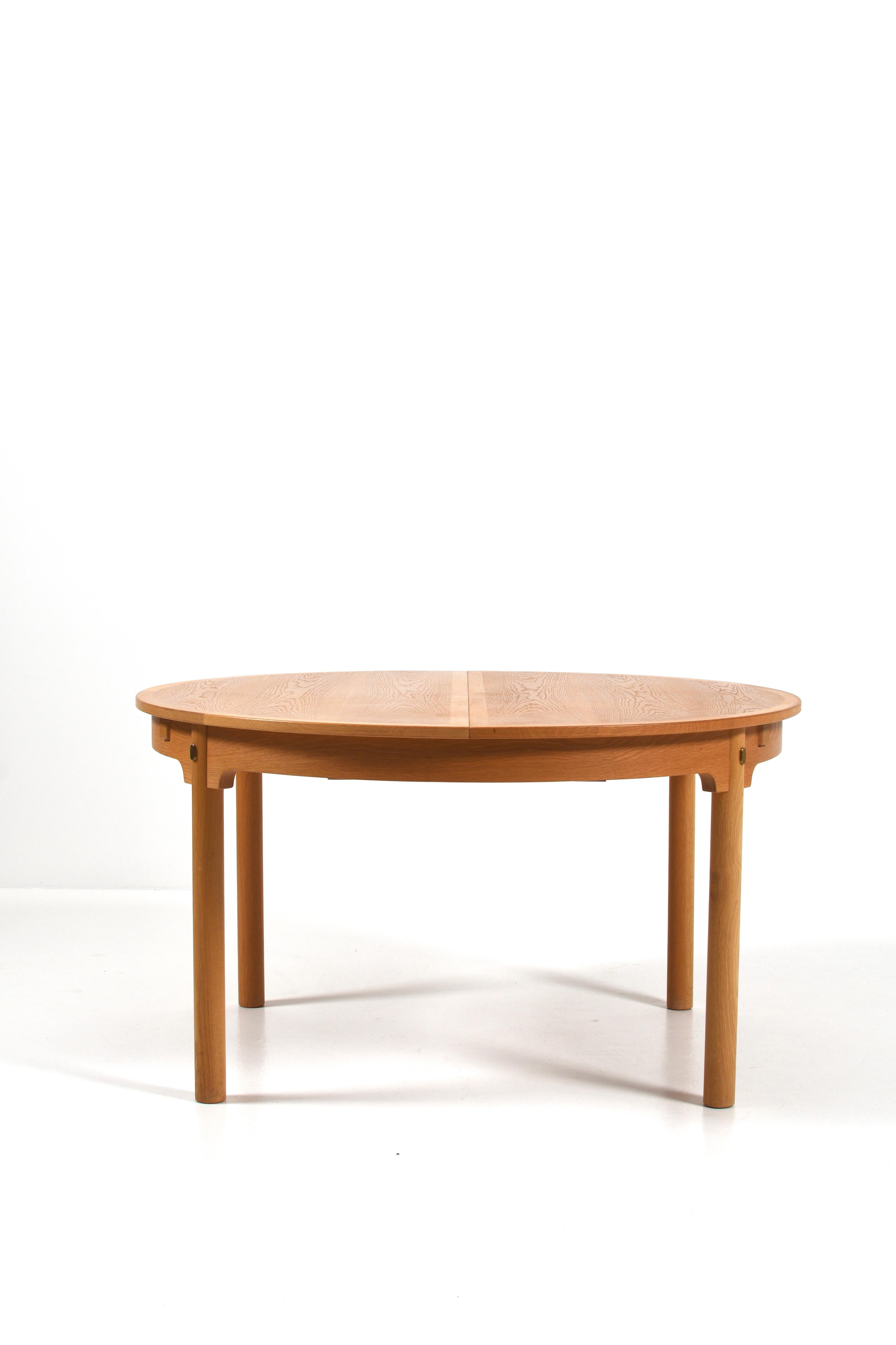 Børge Mogensen Oak and Brass Expandable Dining Table, Denmark, 1960s en vente 4
