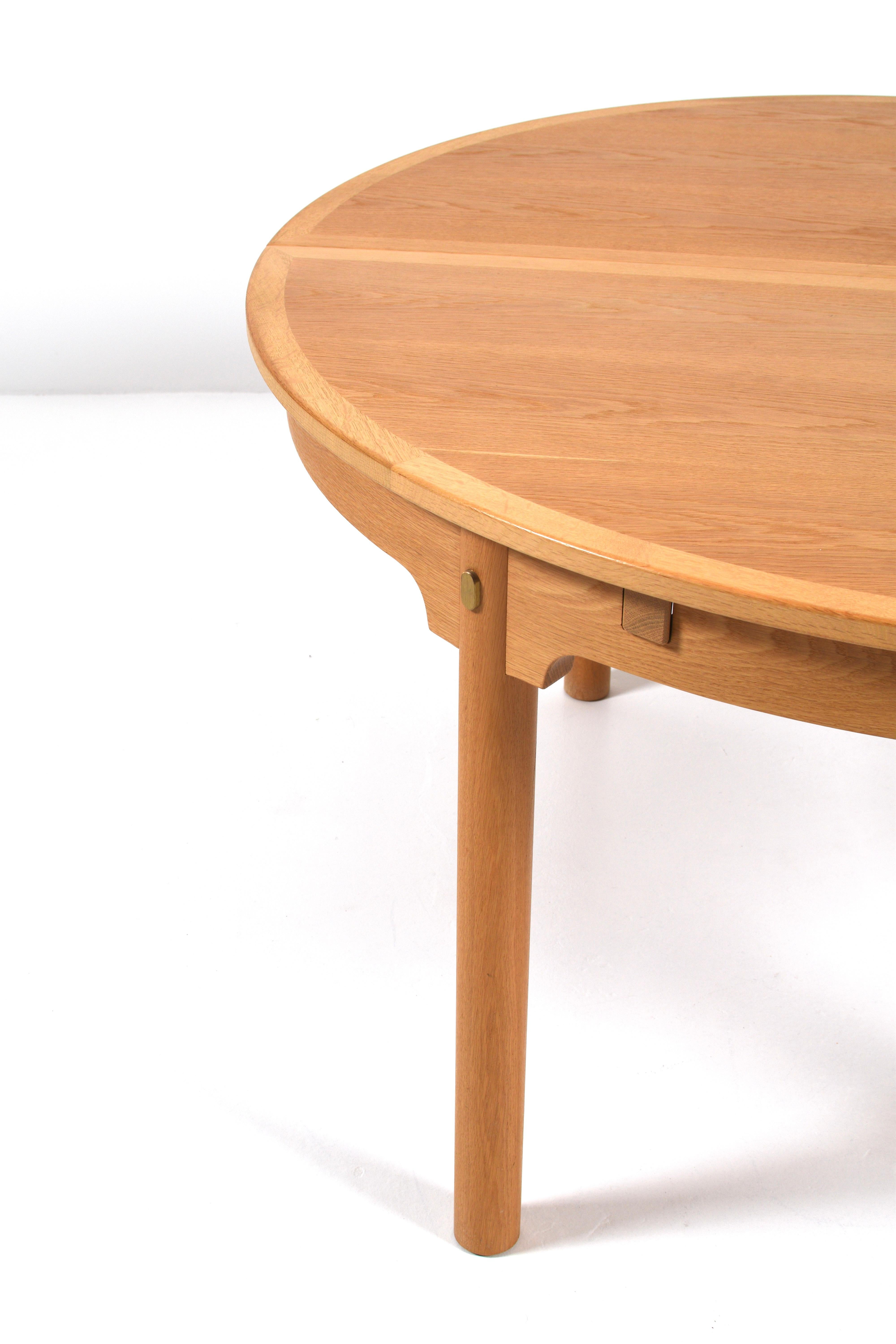 Børge Mogensen Oak and Brass Expandable Dining Table, Denmark, 1960s en vente 5