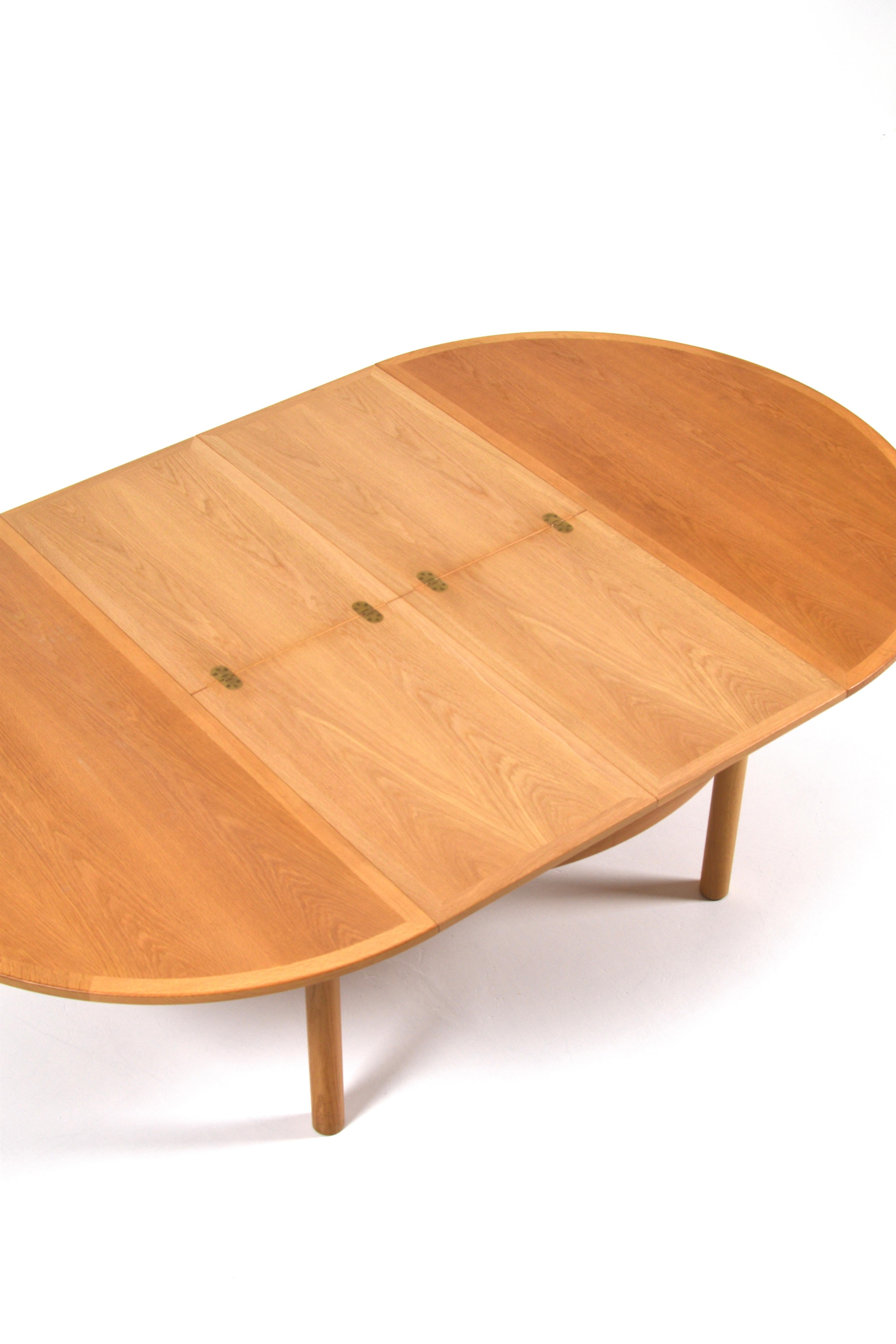 Børge Mogensen Oak and Brass Expandable Dining Table, Denmark, 1960s en vente 7