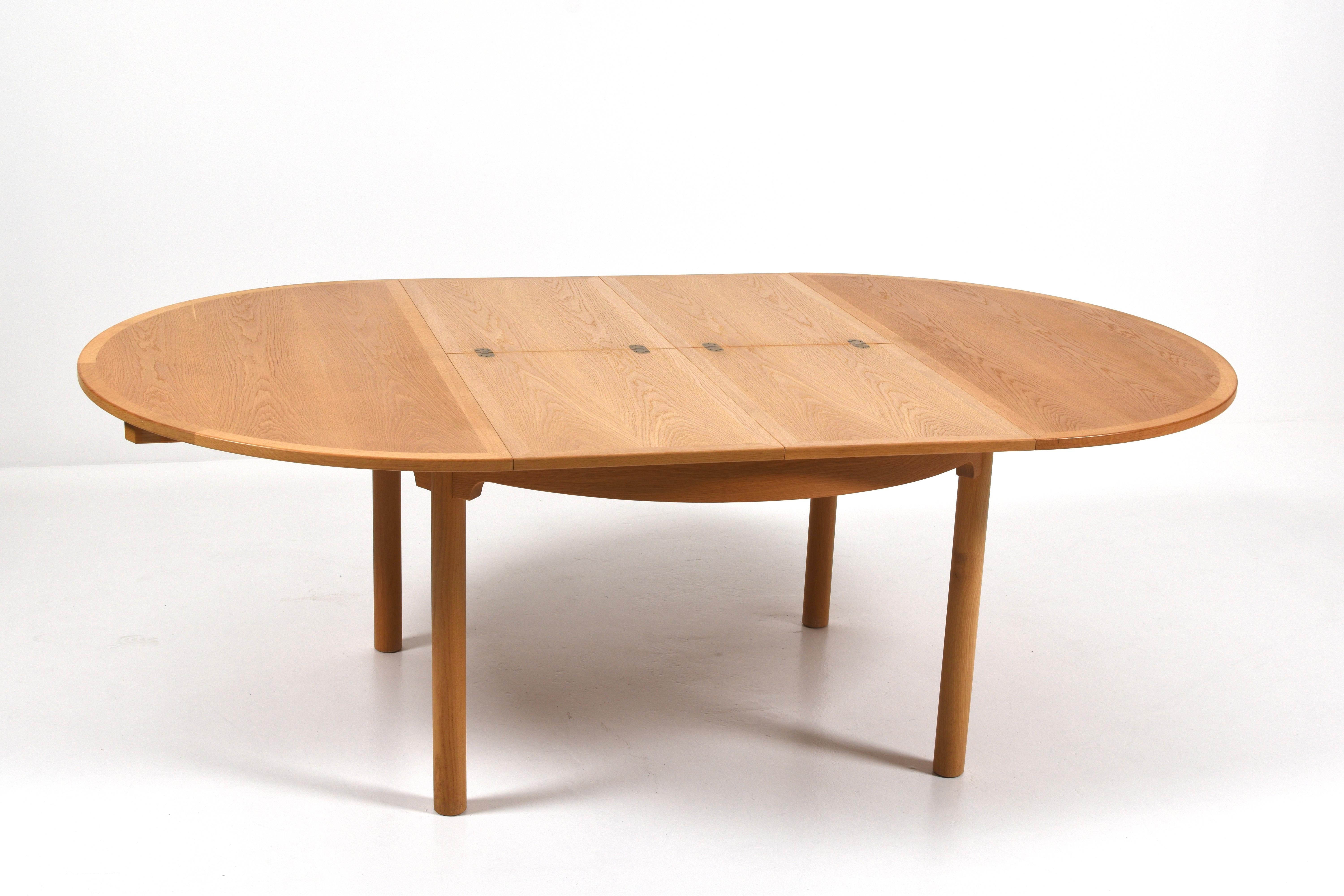 Børge Mogensen Oak and Brass Expandable Dining Table, Denmark, 1960s en vente 8