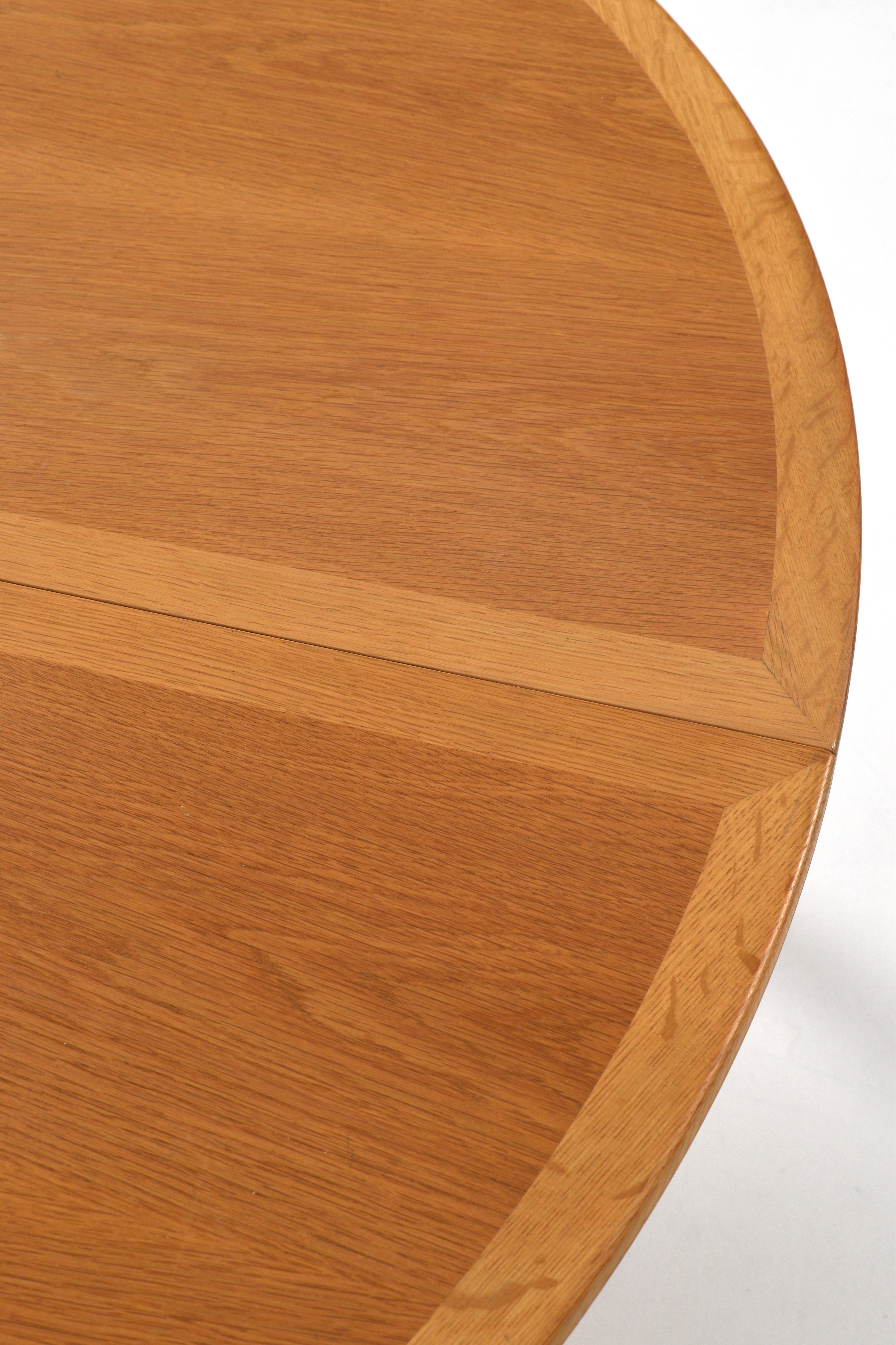 Mid-Century Modern Børge Mogensen Oak and Brass Expandable Dining Table, Denmark, 1960s en vente
