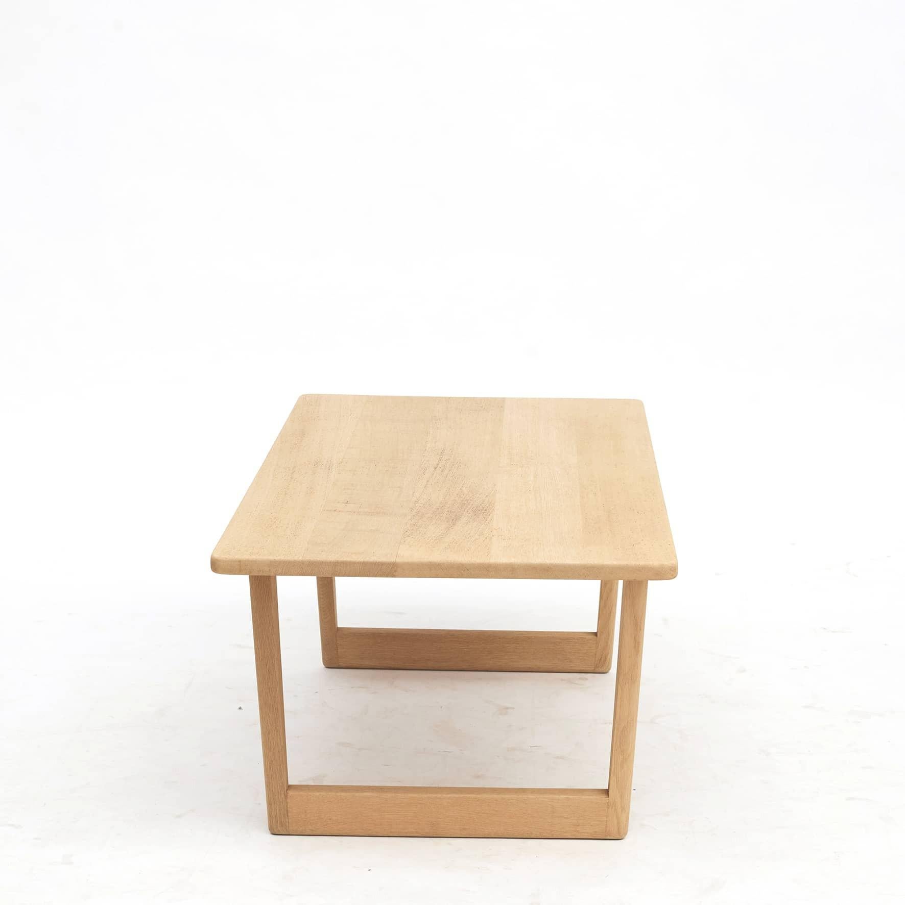 Børge Mogensen 1914-1972.
Coffee table in solid oak. Features rectangular table top and triangular legs.

Designed by Børge Mogensen in 1956 and produced by Frederica, Denmark, in the 1960s.
