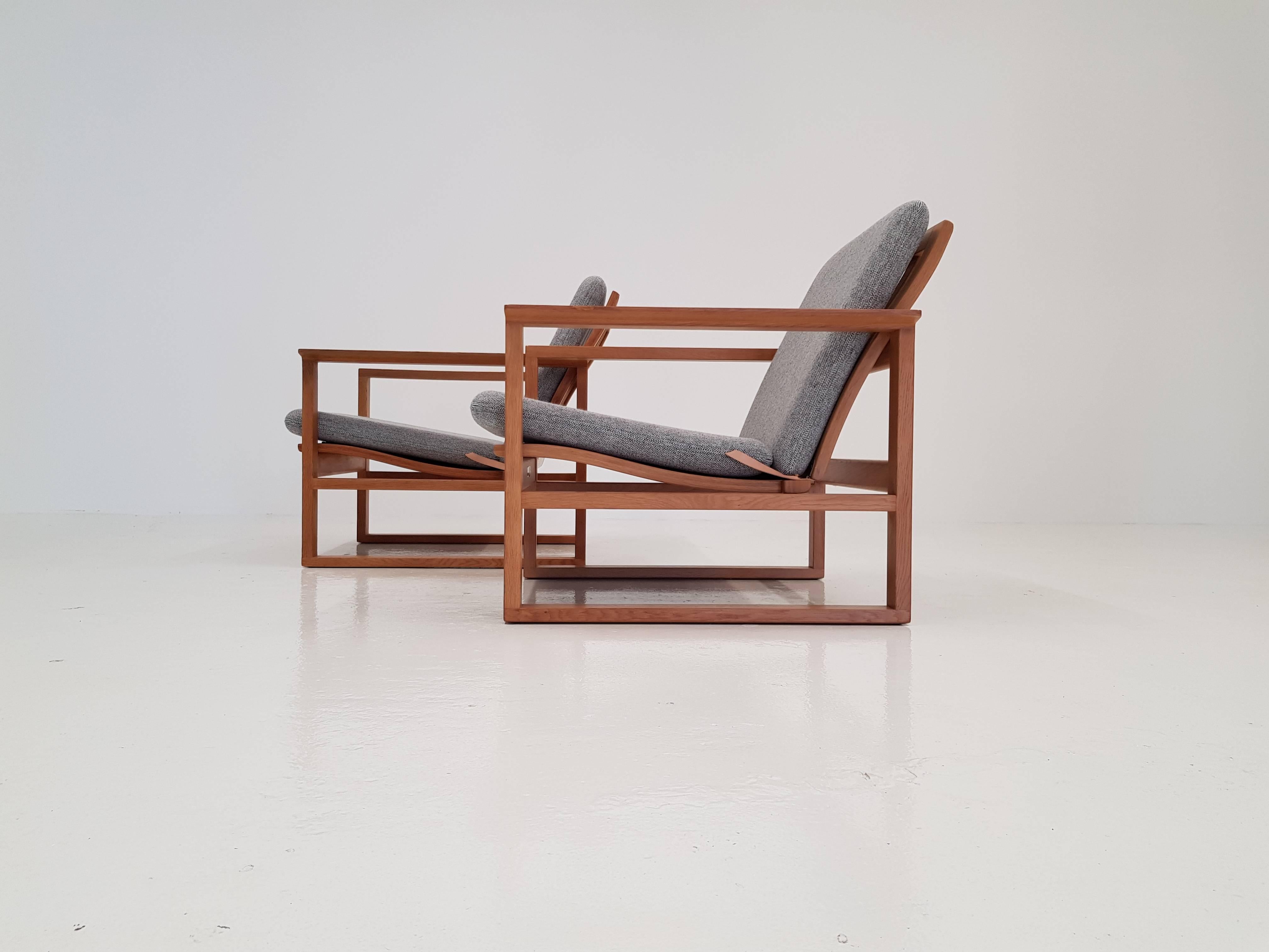 Børge Mogensen Oak Lounge Sled Chairs Designed 1956 for Frederica Stolefabrik In Good Condition In London Road, Baldock, Hertfordshire