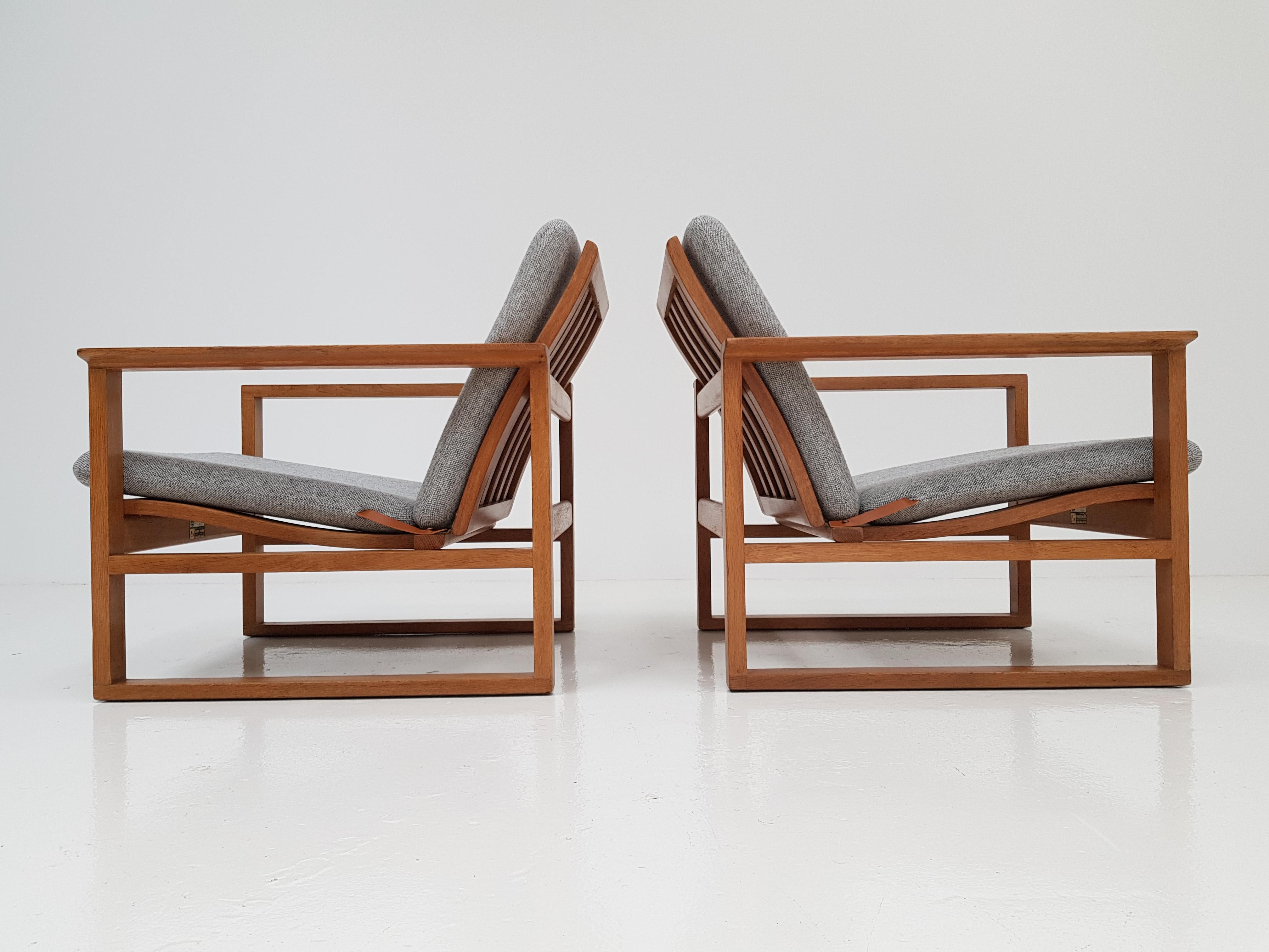 Børge Mogensen Oak Lounge Sled Chairs Designed 1956 for Frederica Stolefabrik In Good Condition In London Road, Baldock, Hertfordshire