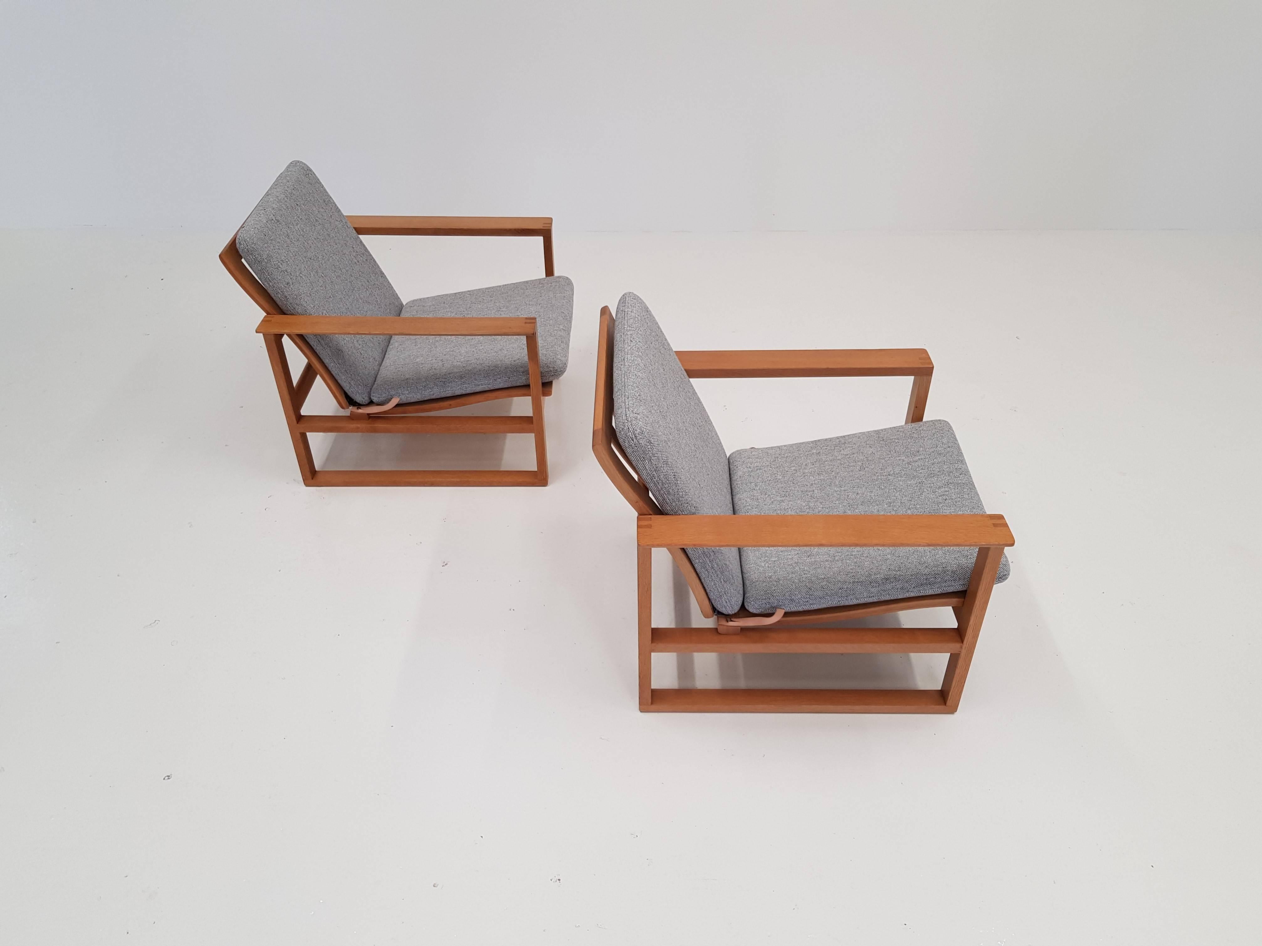 Fabric Børge Mogensen Oak Lounge Sled Chairs Designed 1956 for Frederica Stolefabrik