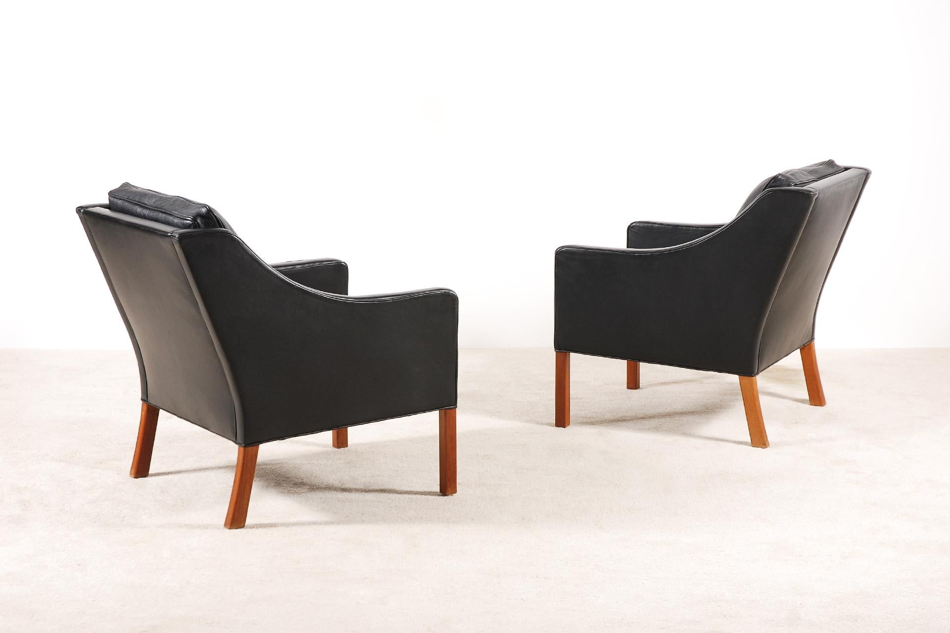 Scandinavian Modern Børge Mogensen, Pair of Black Leather Armchairs Model 2207 for Fredericia