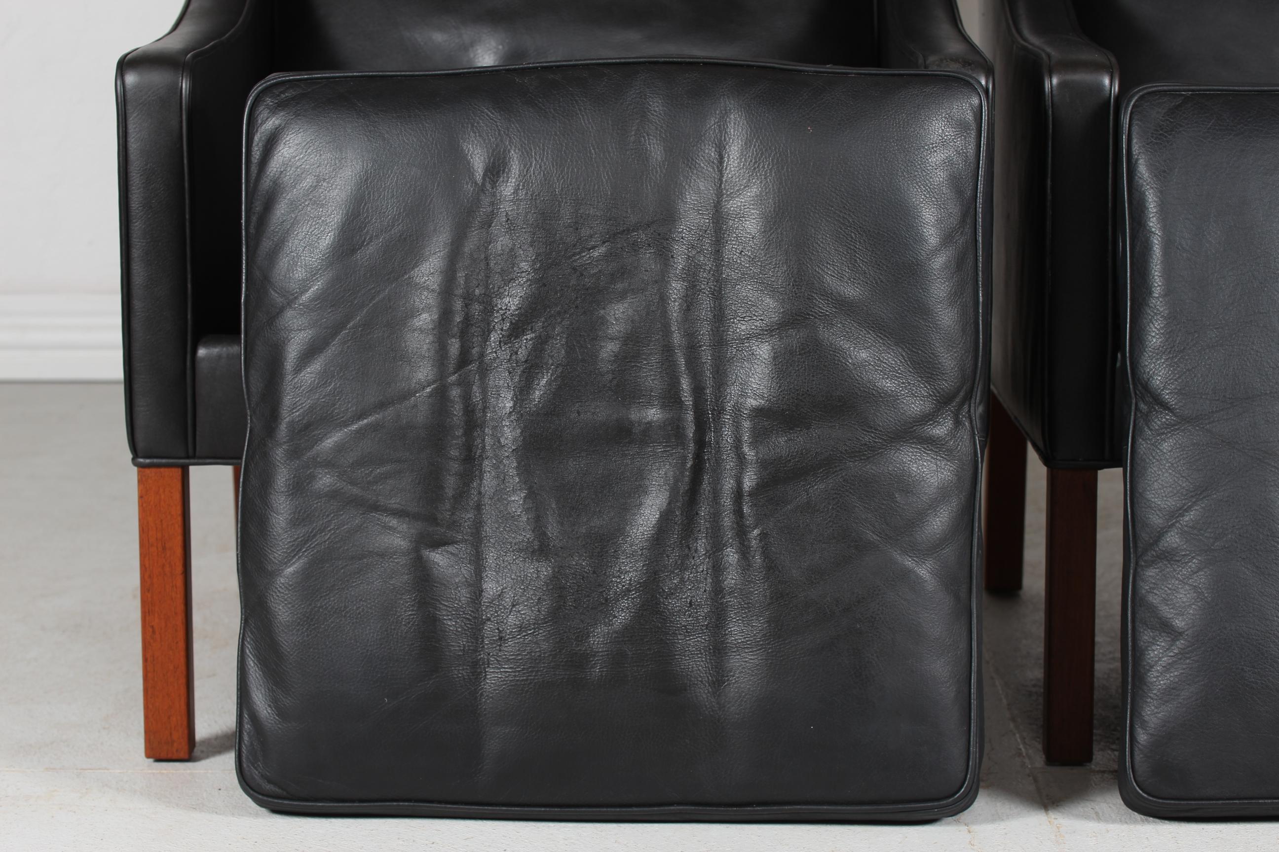 Børge Mogensen Pair of Chairs 2204 with Black Leather by Fredericia Stolefabrik For Sale 5