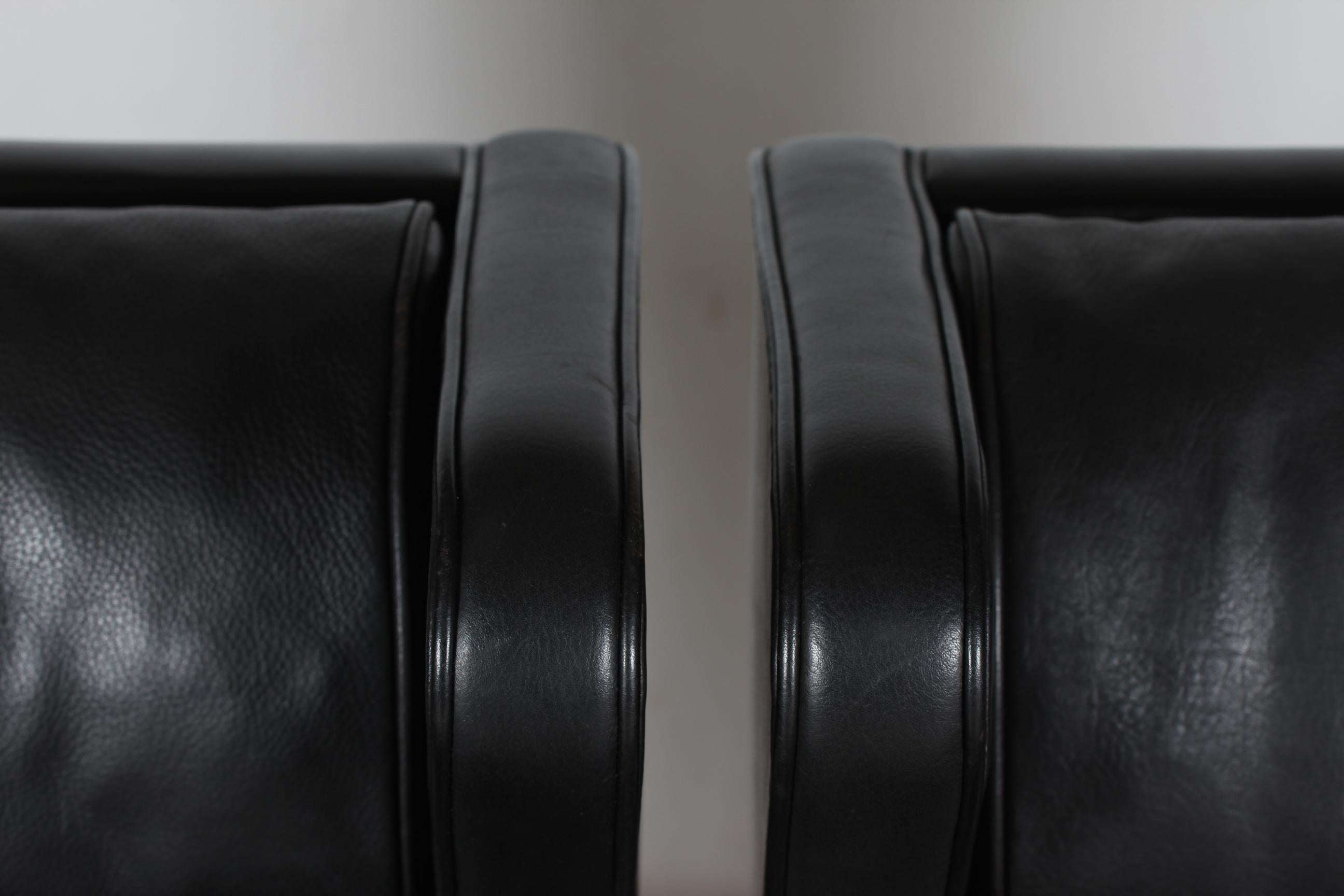 Late 20th Century Børge Mogensen Pair of Chairs 2204 with Black Leather by Fredericia Stolefabrik For Sale