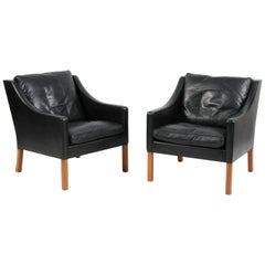 Børge Mogensen Pair of Lounge Chairs in Original Black Leather, Model 2207