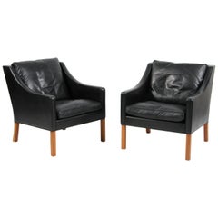 Børge Mogensen Pair of Lounge Chairs in Original Black Leather, Model 2207