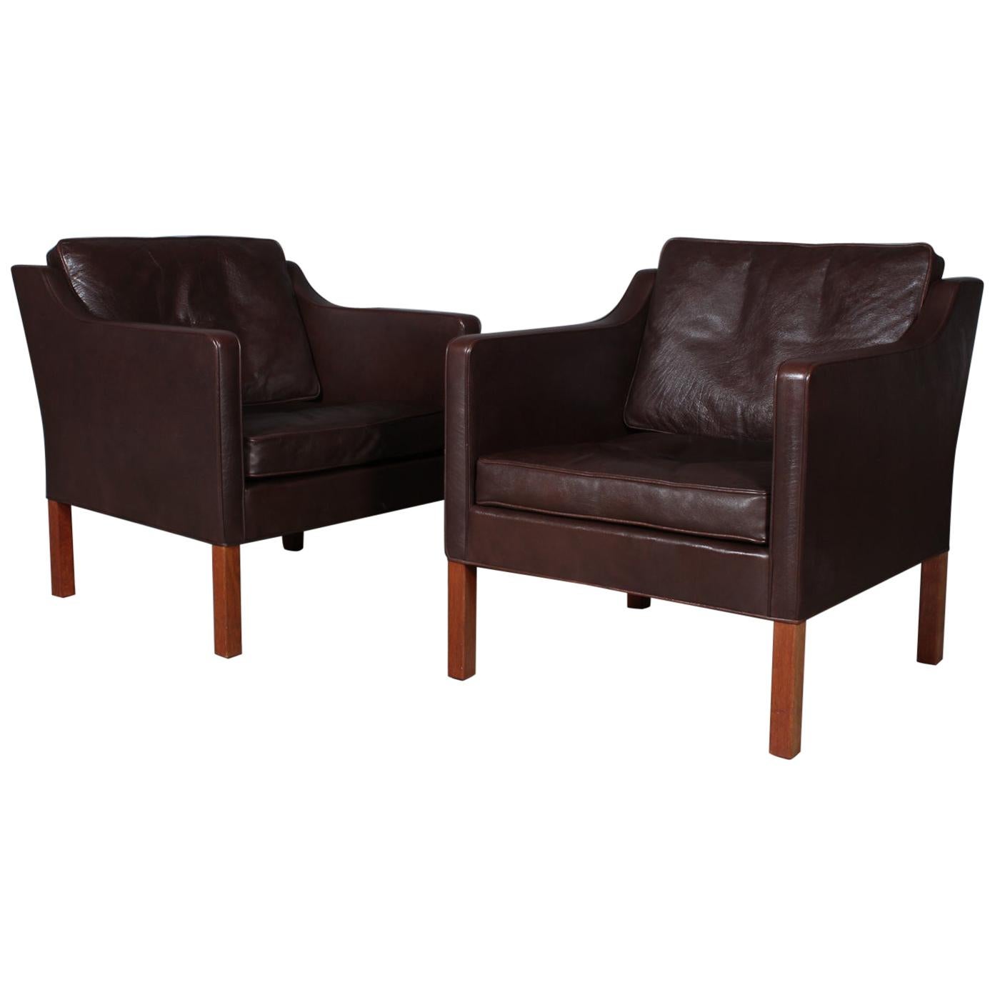 Børge Mogensen Pair of Lounge Chairs, Model 2421, Dark Brown Original Leather