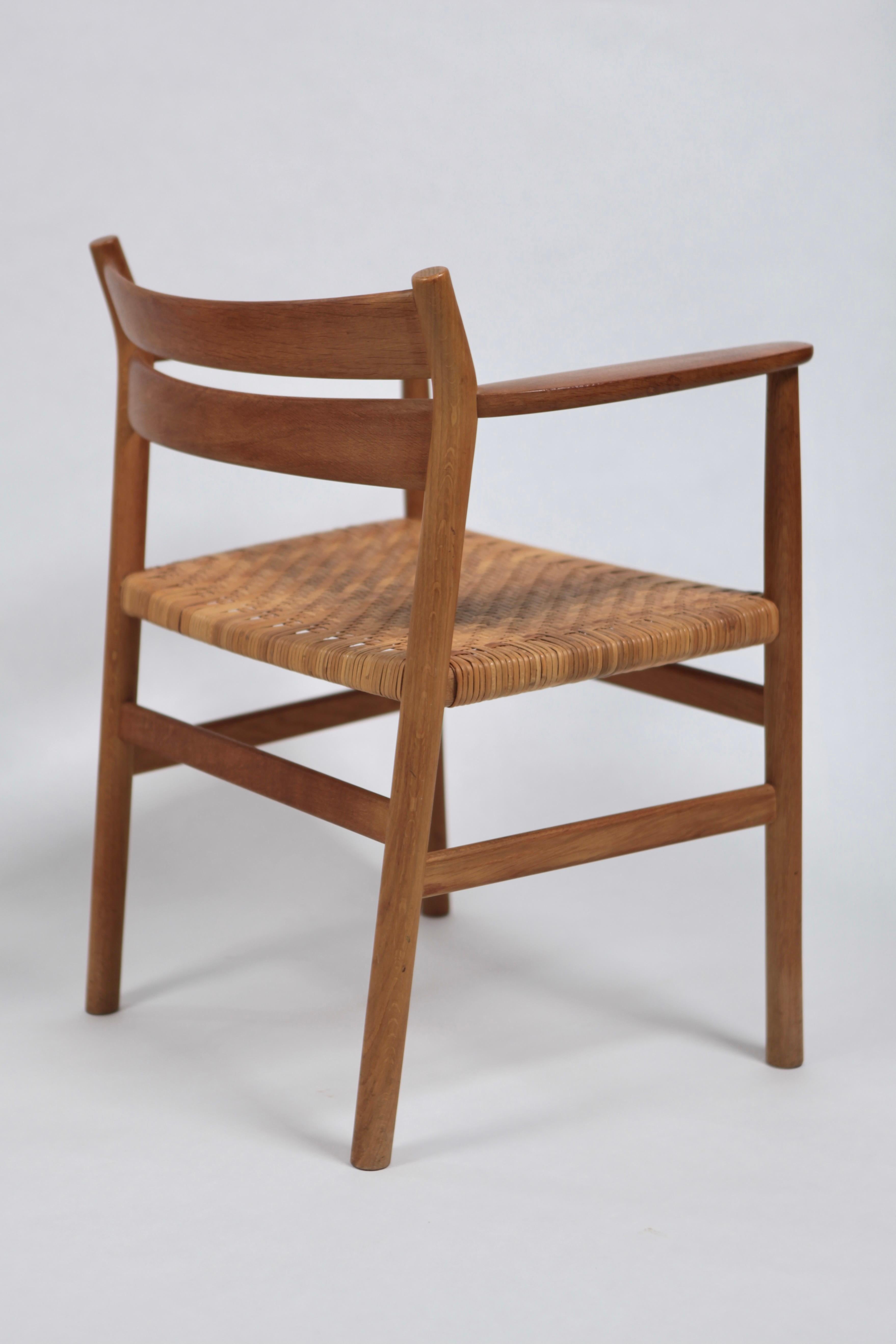 Paire de fauteuils rares « BM1 » de Brge Mogensen en chêne et rotin, Suède, années 1960 en vente 3