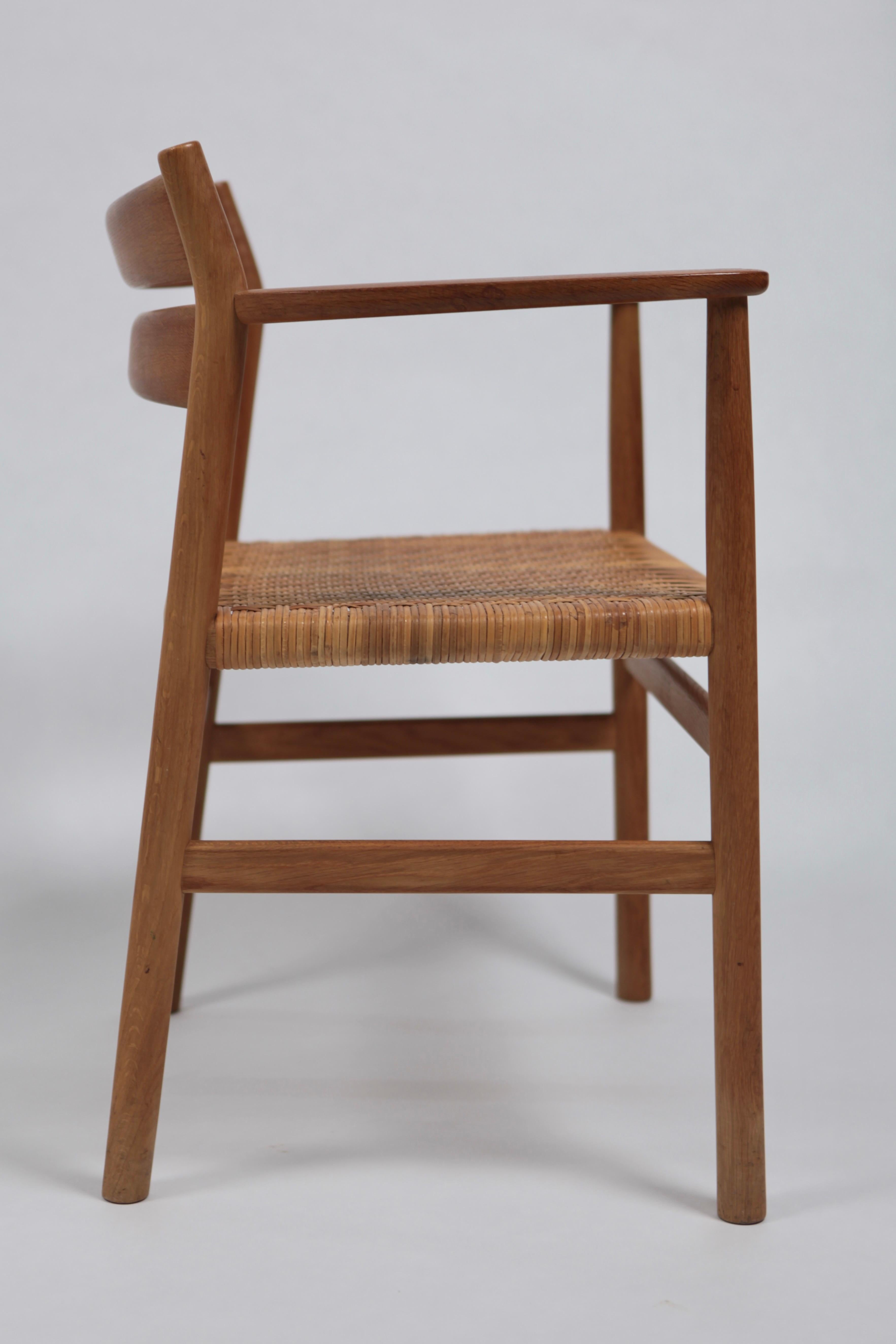 Paire de fauteuils rares « BM1 » de Brge Mogensen en chêne et rotin, Suède, années 1960 Bon état - En vente à Berlin, DE