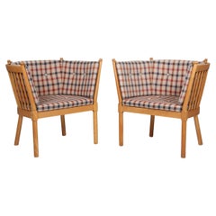 Børge Mogensen pair of "Tremmestole / horseshoe" lounge chairs in beech