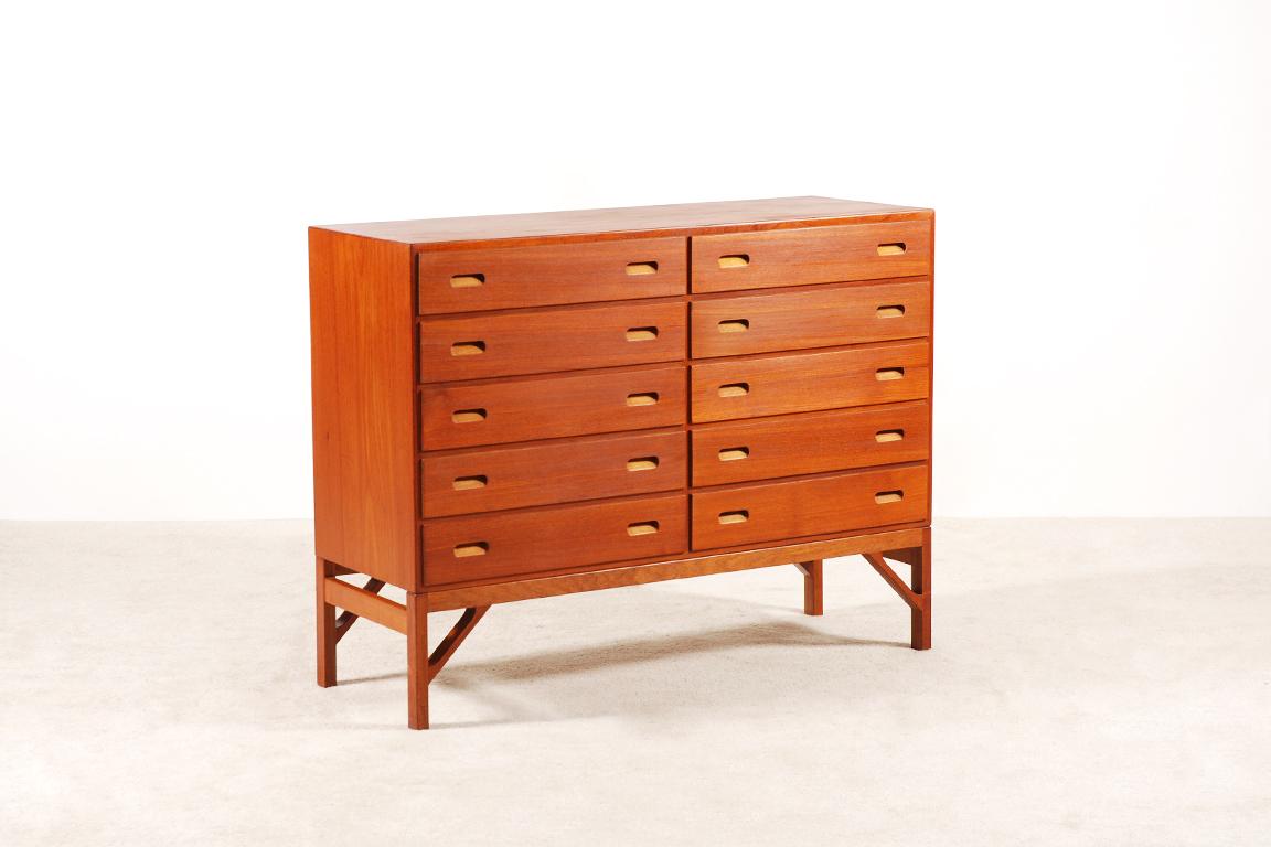 Rare teak chest of 10 drawers designed by Børge Mogensen and produced by C. M. Madsens for FDB Møbler, circa 1958. 
Manufacturer's stamp on the back.
Excellent condition.