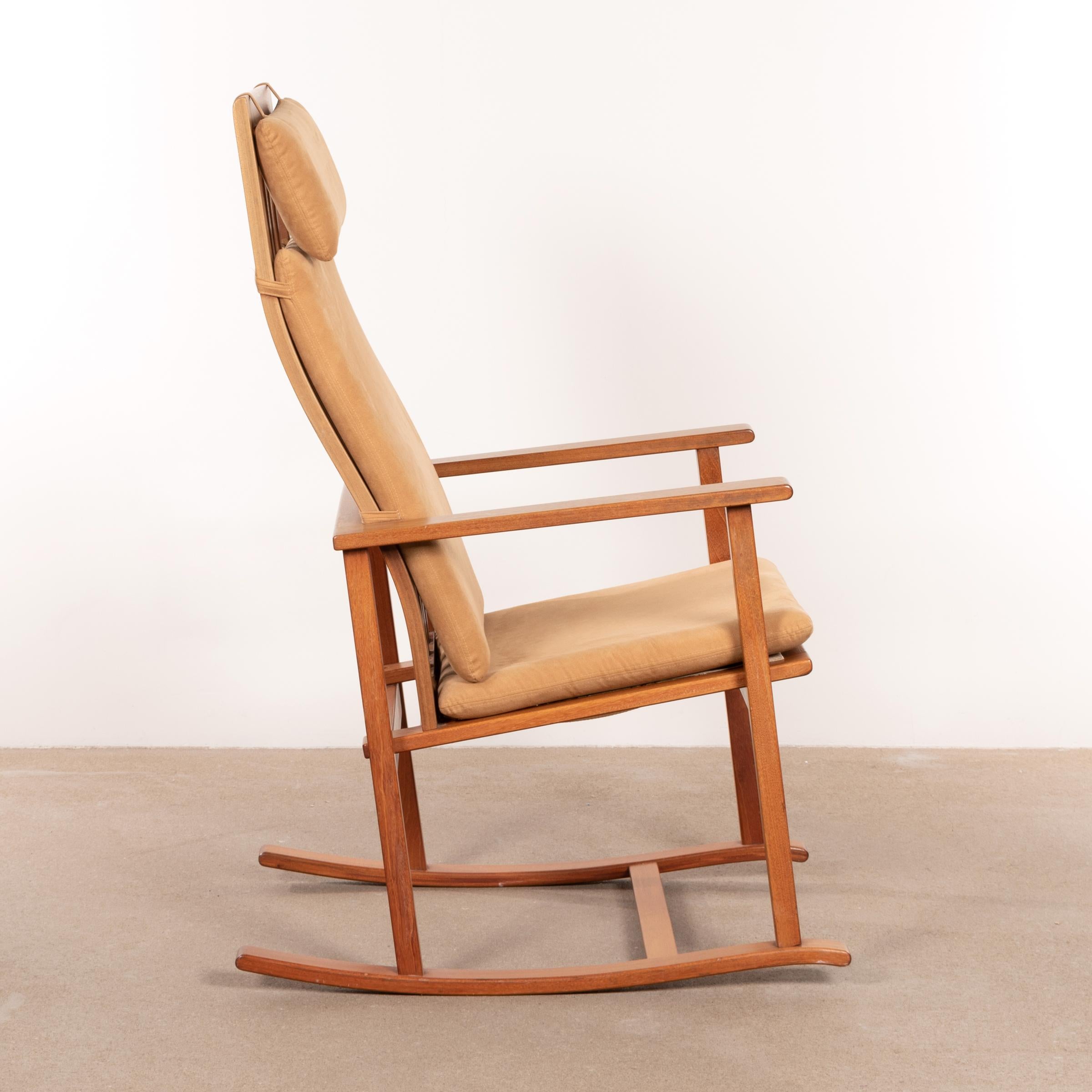 Børge Mogensen Rocking Chair Model 2268 in Teak and Alcantara for Fredericia In Good Condition In Amsterdam, NL