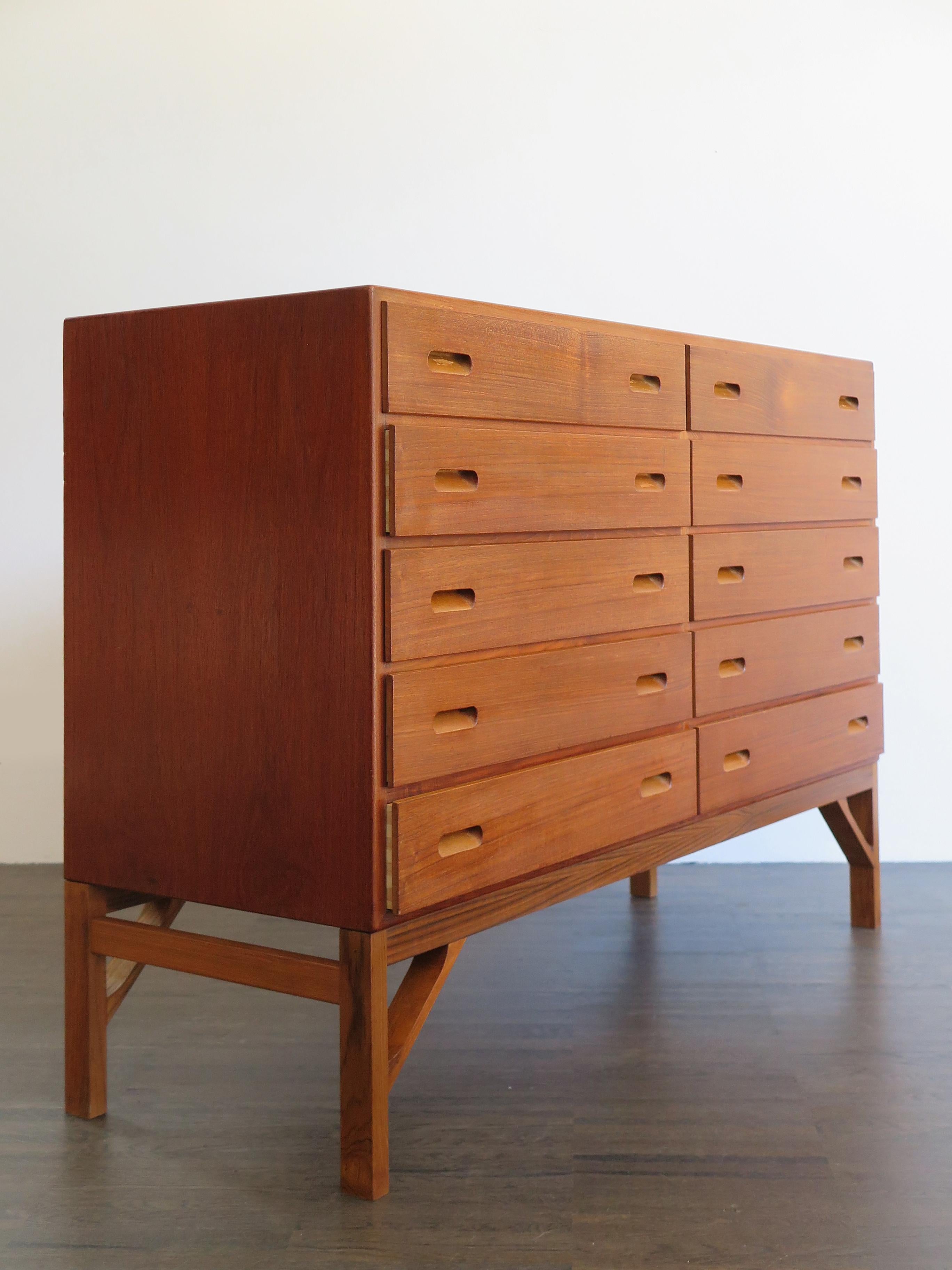 Scandinavian Mid-Century Modern design teak chest of drawers designed by Børge Mogensen and produced by C.M. Madsen from 1960s, Denmark 1960s.

Please note that the item is original of the period and this shows normal signs of age and use.