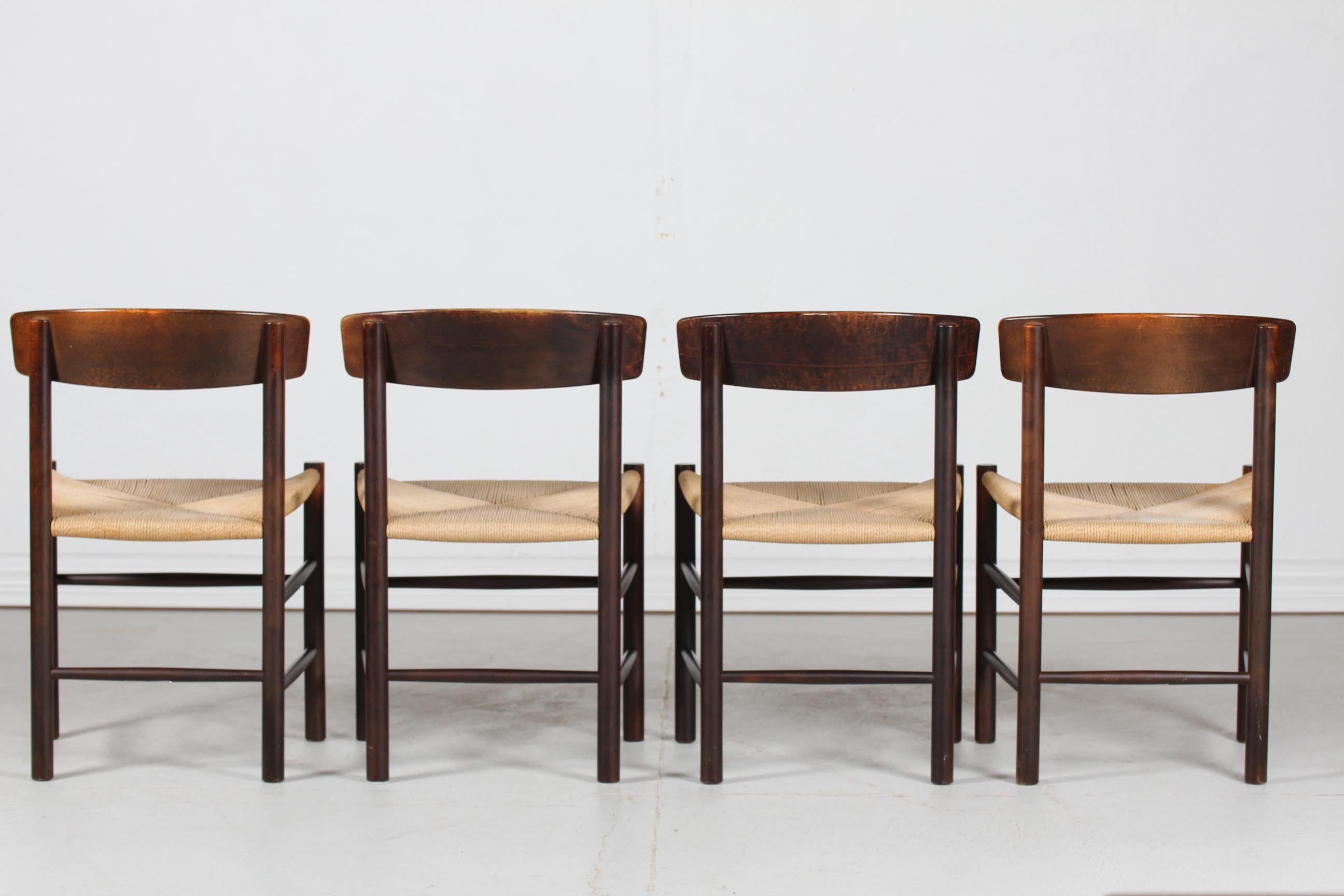 Satz von vier Esszimmerstühlen Modell J 39 von dem dänischen Möbeldesigner Børge Mogensen (1914-1972) 
Der Designklassiker 