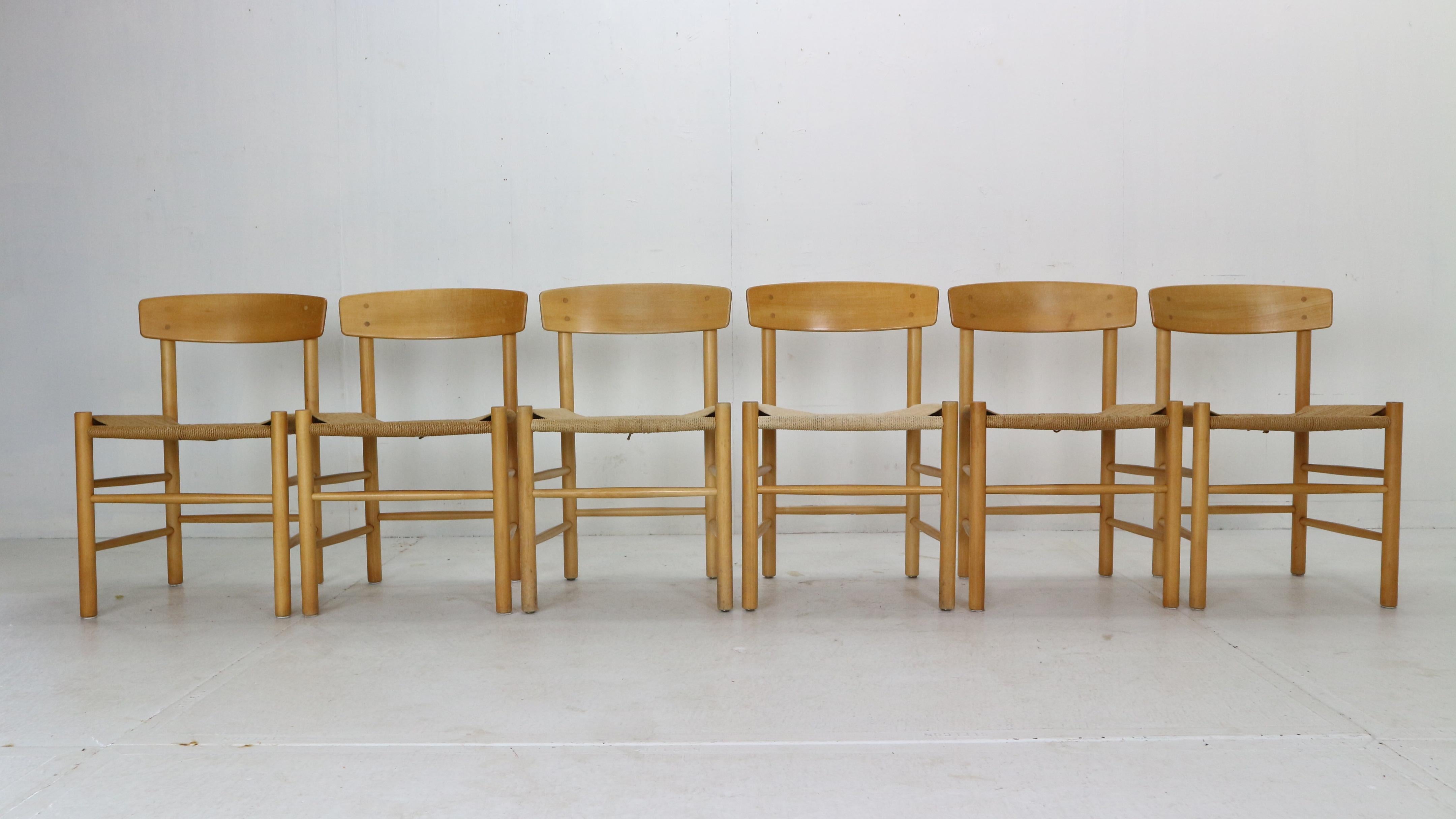 Scandinavian modern period set of 6 stunning dining room chairs designed by Børge Mogensen in 1947 for FDB Møbler Danish manufacture.
Due to its different use in private as well as public spaces the chair got called 